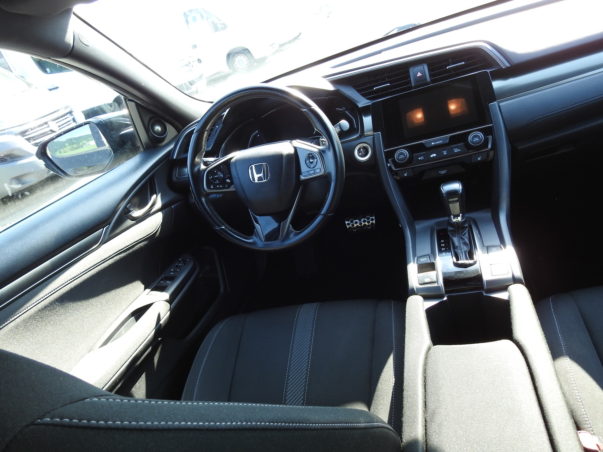 HONDA Civic 1.0 VTEC Executive CVT-image-18