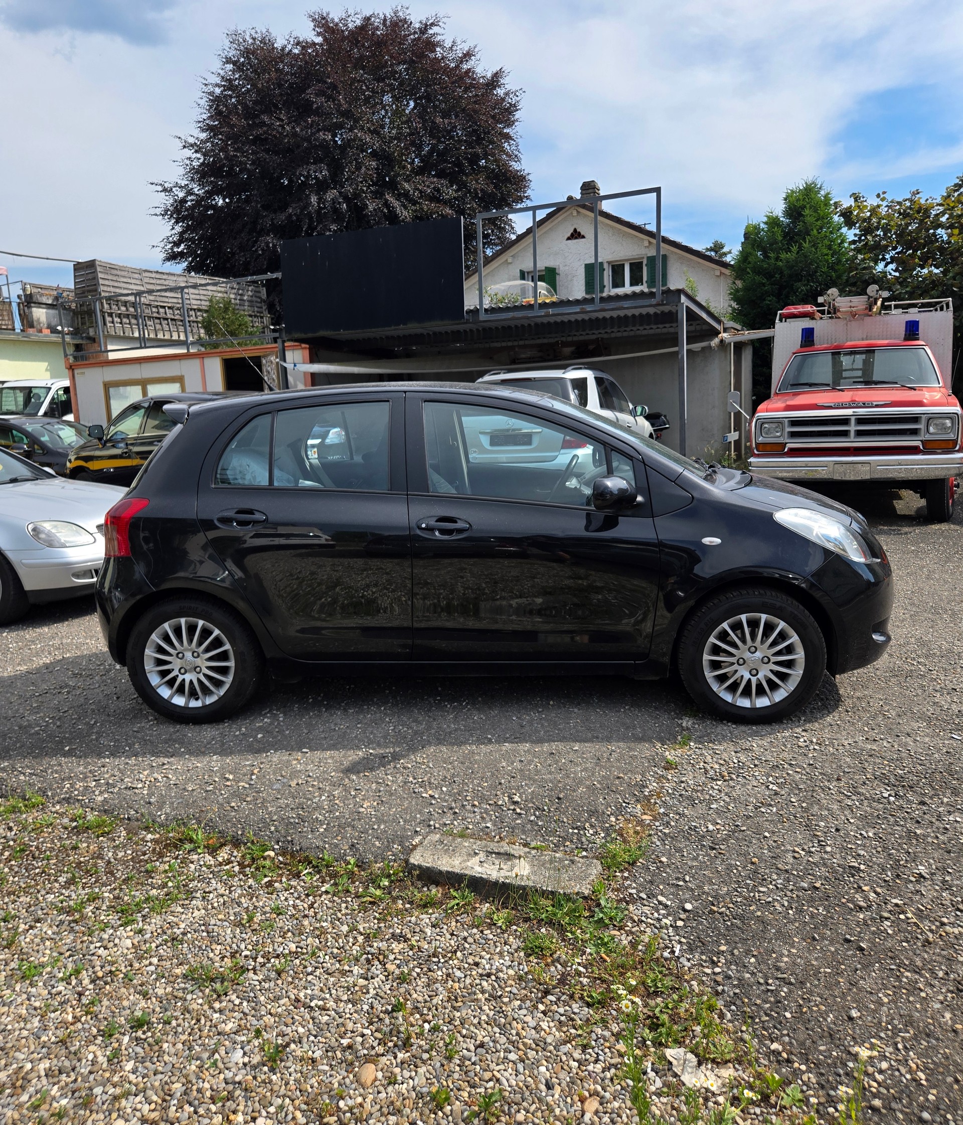 TOYOTA Yaris 1.3 Linea Sol-image-4