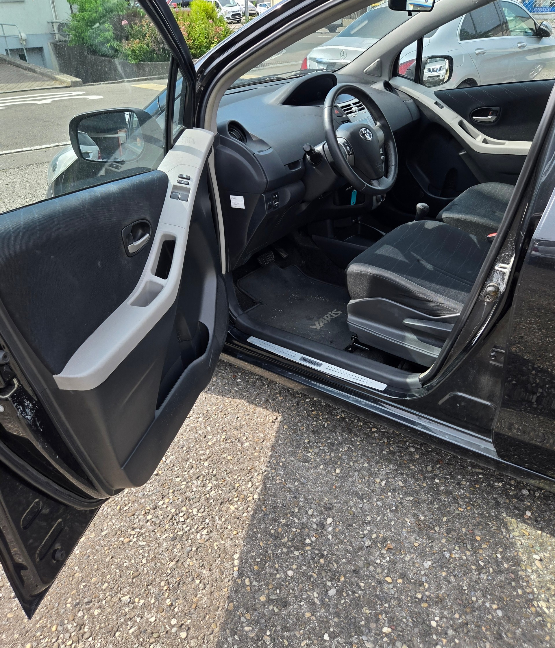 TOYOTA Yaris 1.3 Linea Sol-image-9