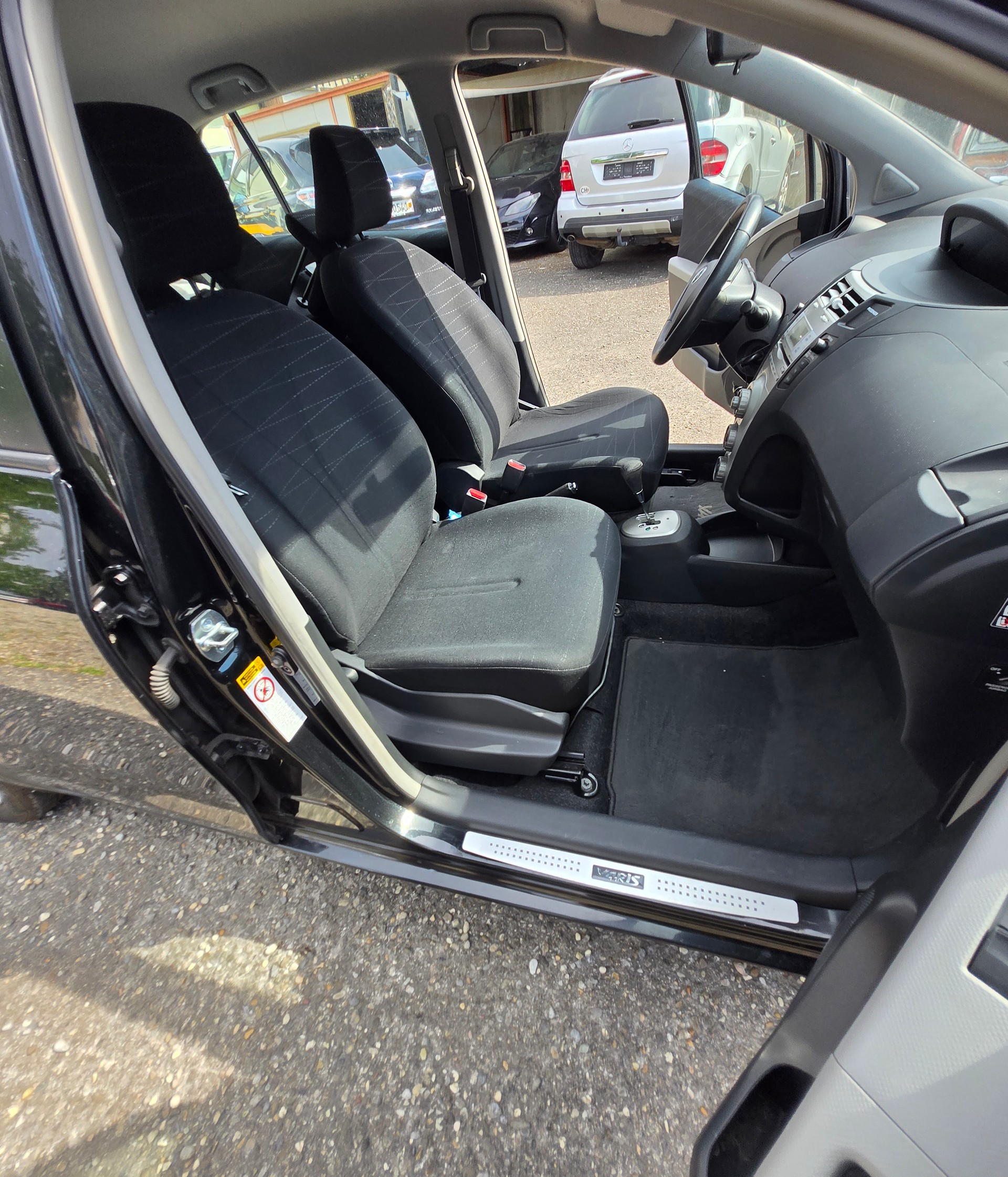 TOYOTA Yaris 1.3 Linea Sol-image-14