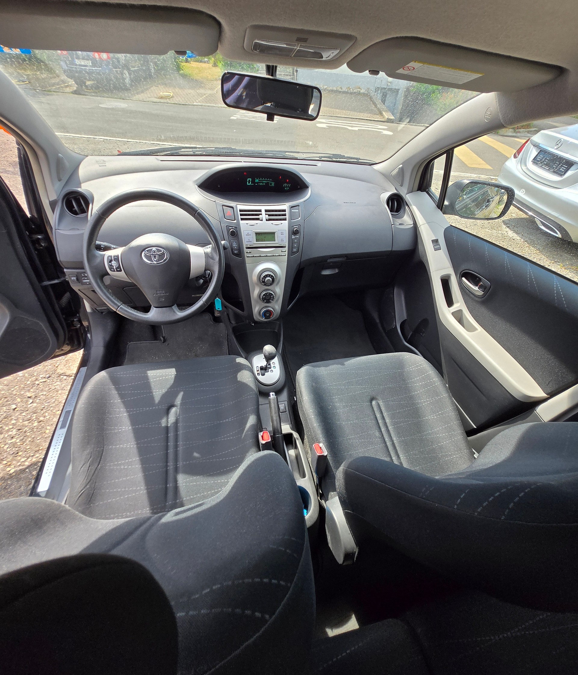 TOYOTA Yaris 1.3 Linea Sol-image-8