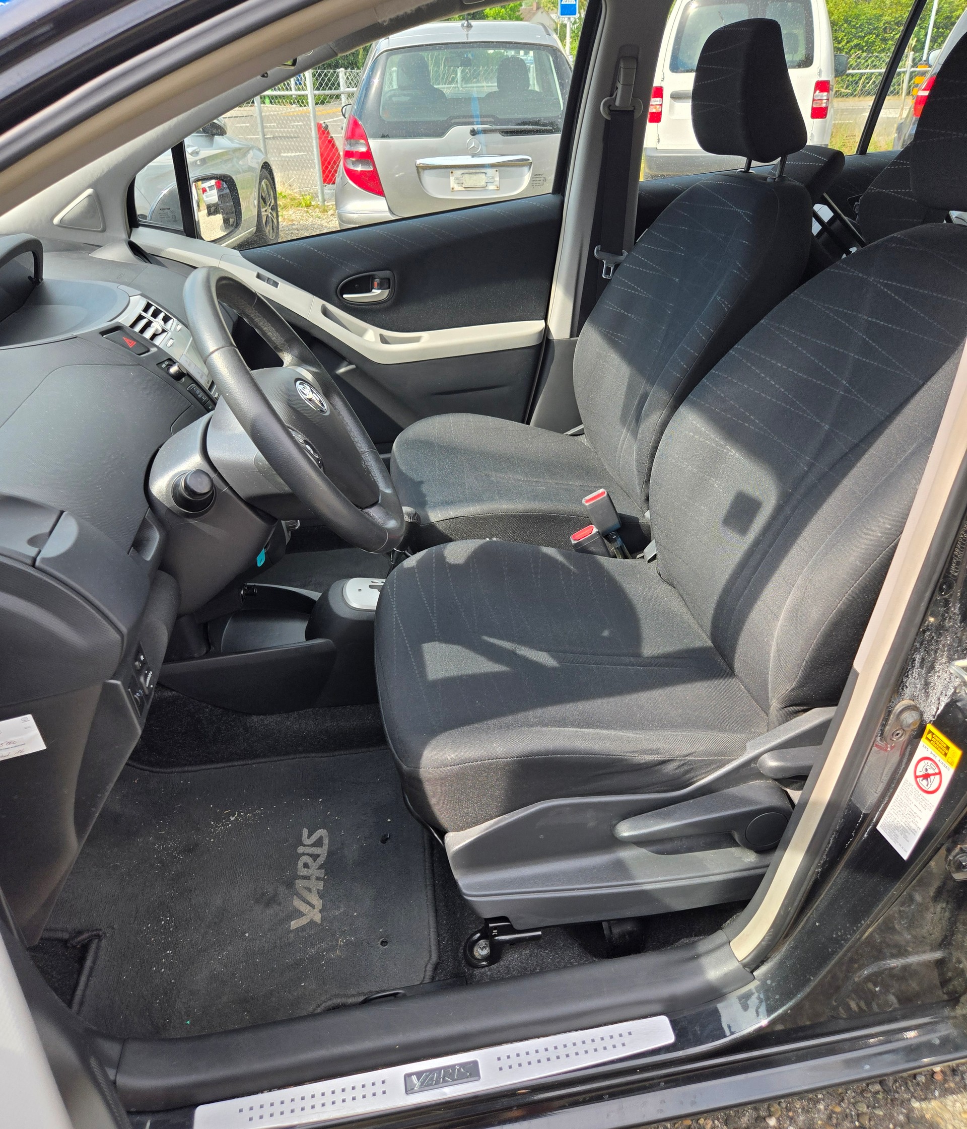 TOYOTA Yaris 1.3 Linea Sol-image-10