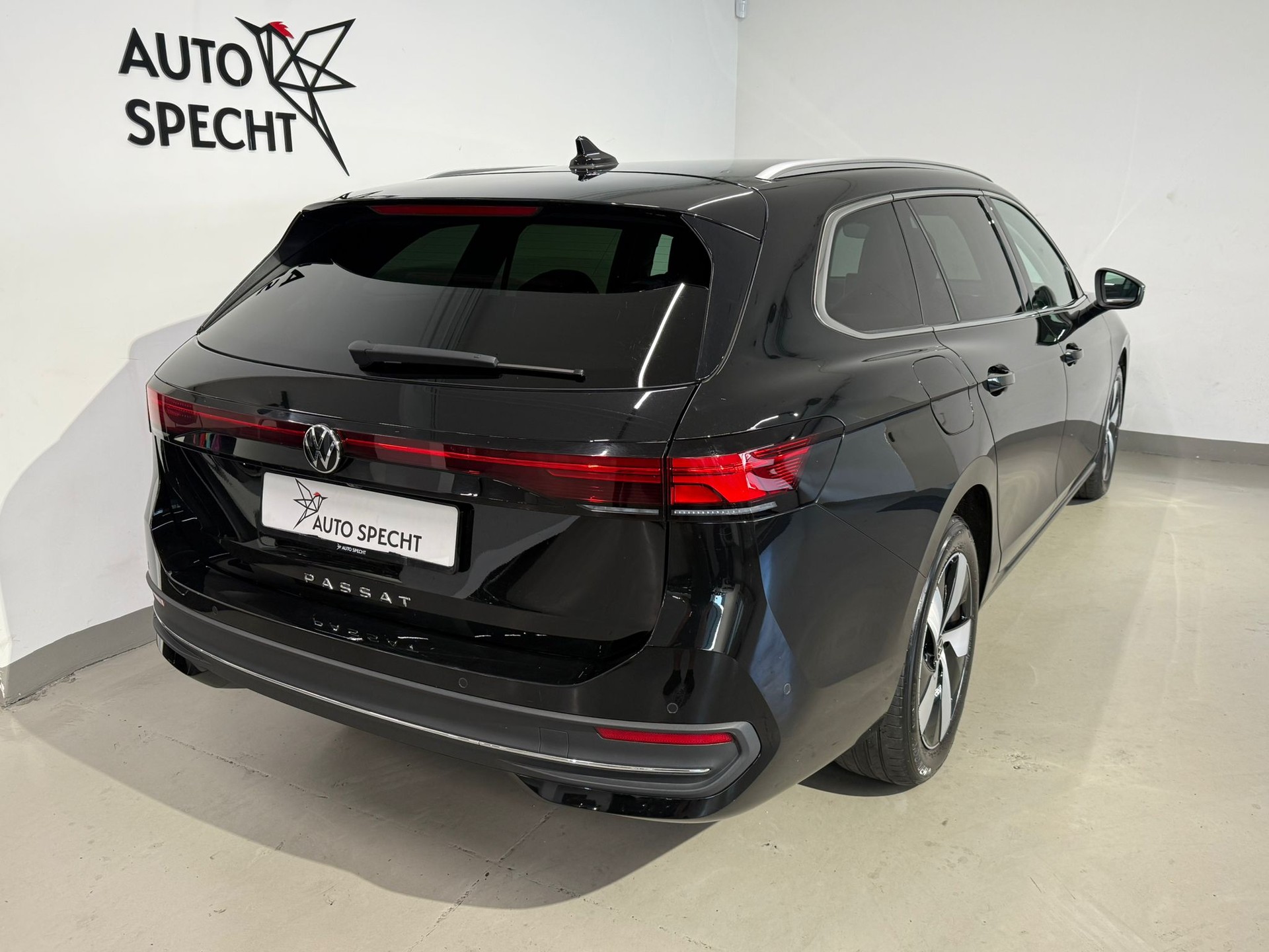 VW Passat Variant 2.0 TDI evo Business DSG-image-4