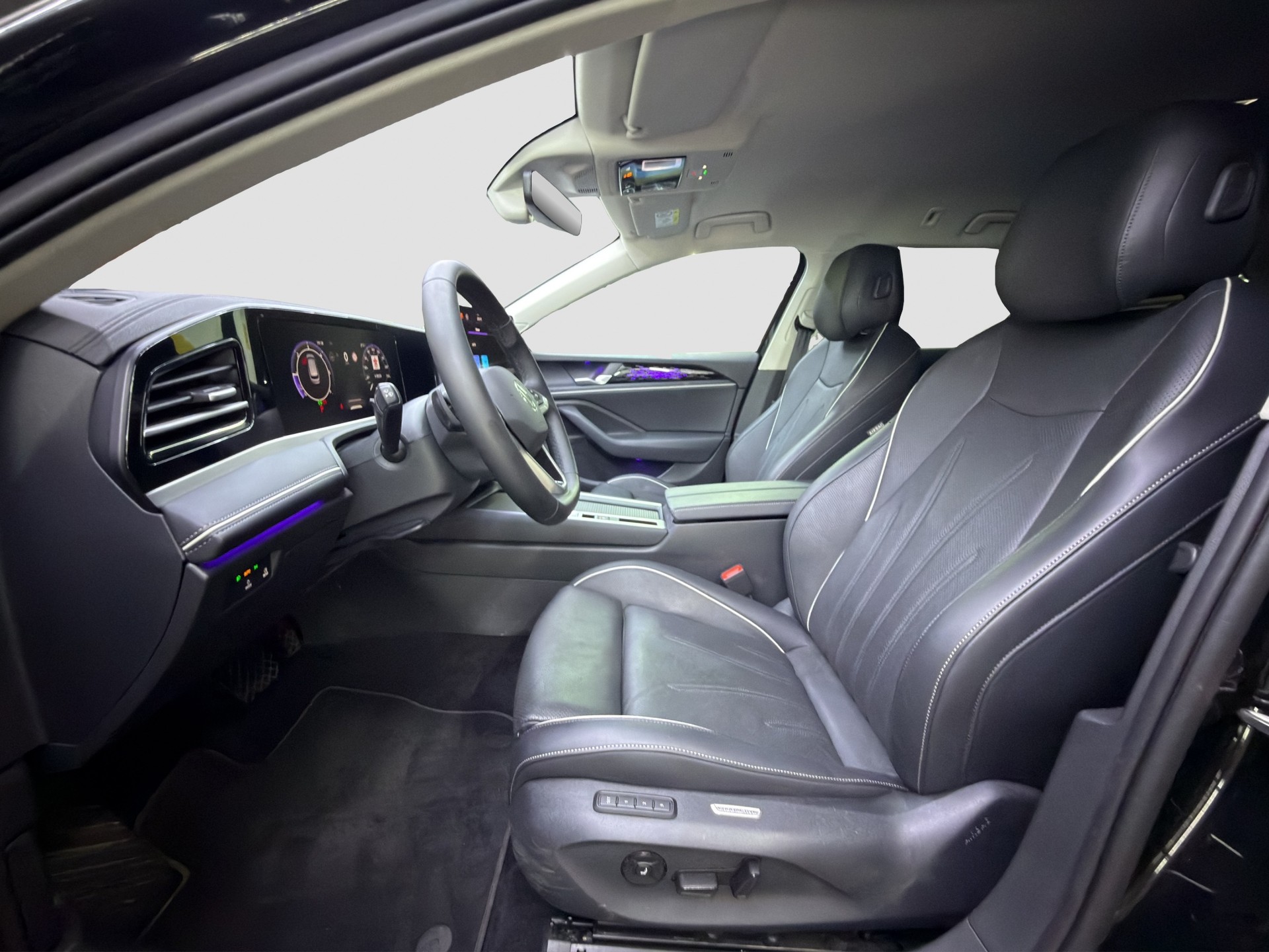 VW Passat Variant 2.0 TDI evo Business DSG-image-9
