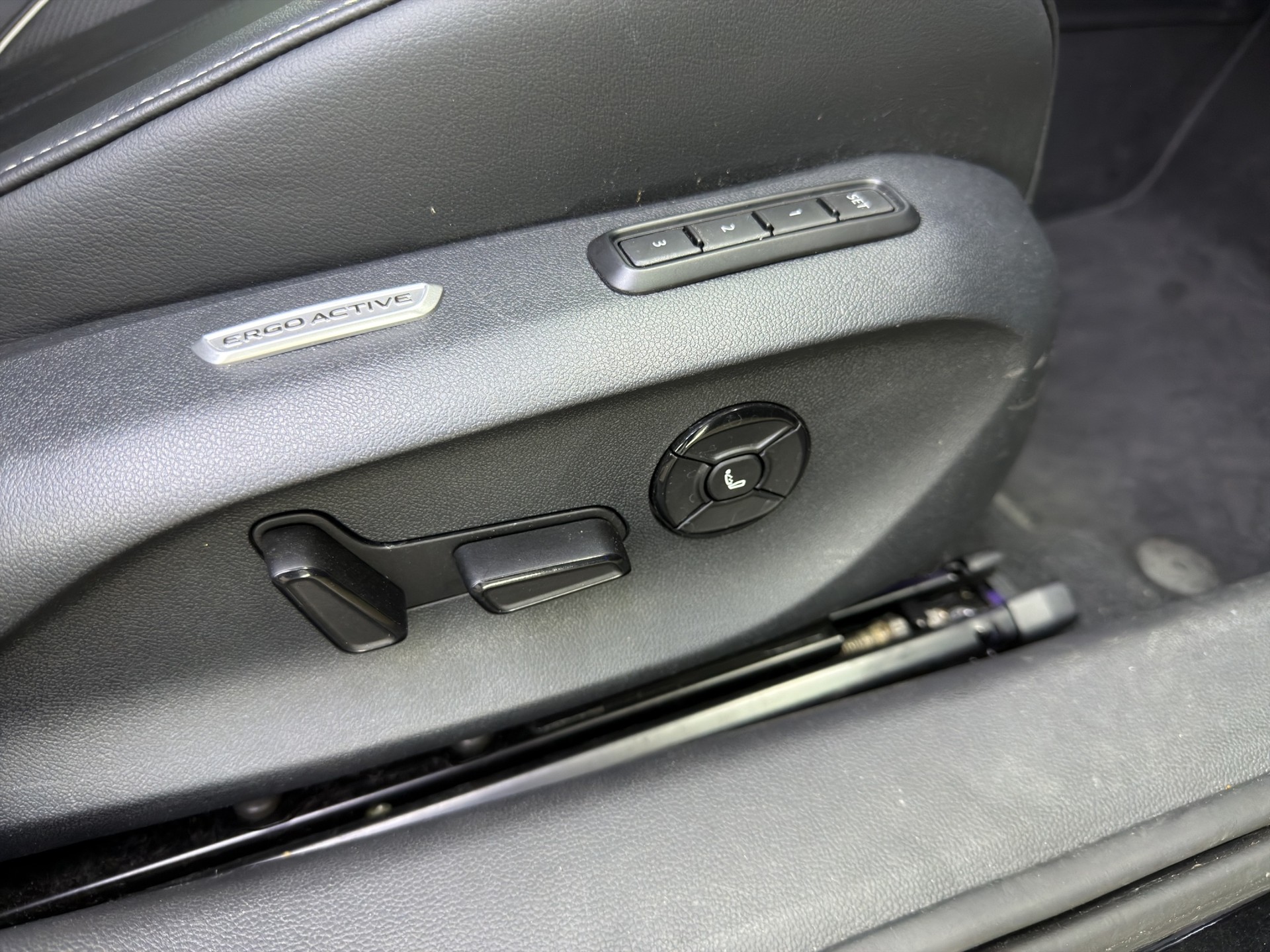 VW Passat Variant 2.0 TDI evo Business DSG-image-10