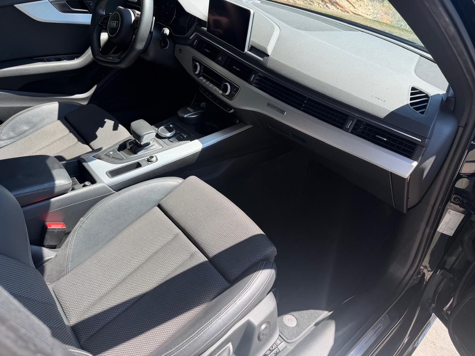 AUDI A4 Avant 2.0 TDI quattro S-tronic S-Line-image-8