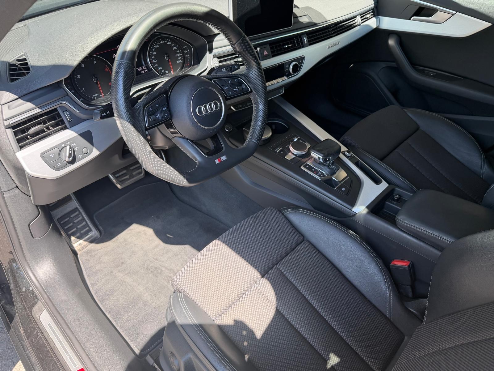 AUDI A4 Avant 2.0 TDI quattro S-tronic S-Line-image-6