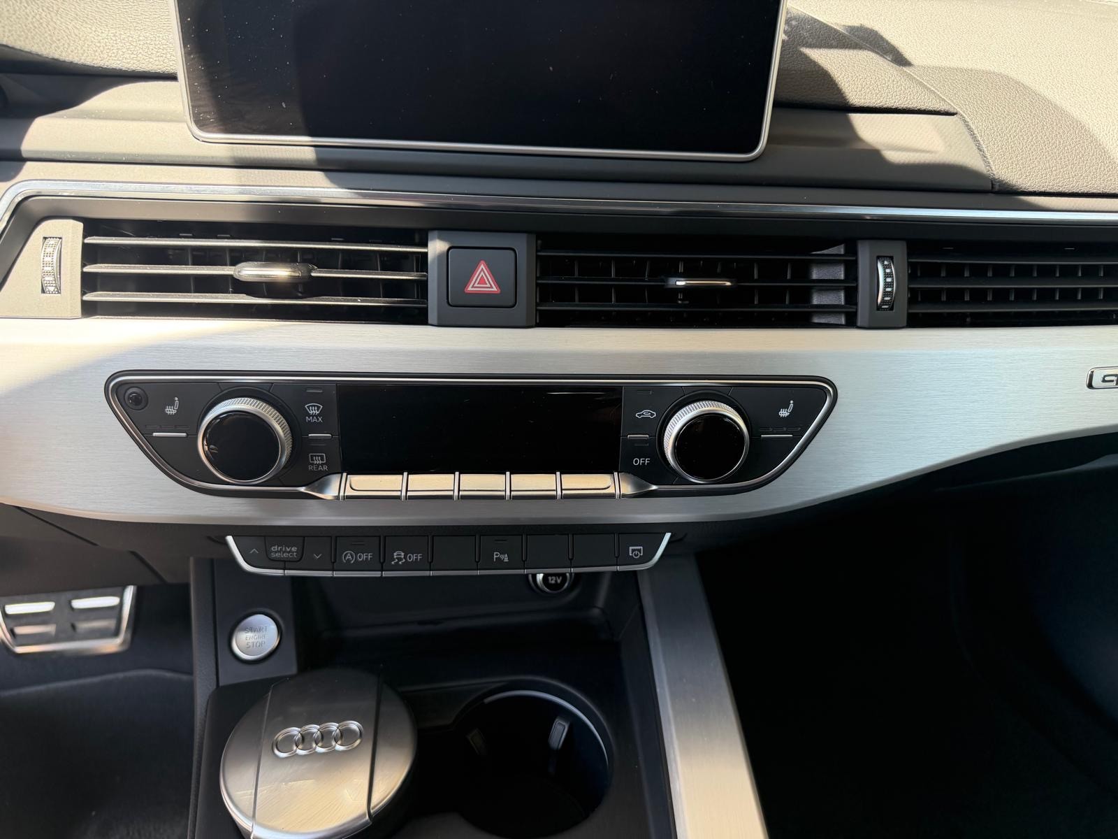 AUDI A4 Avant 2.0 TDI quattro S-tronic S-Line-image-12