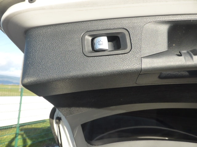 MERCEDES-BENZ E 400 Exclusive 4 Matic 9G-Tronic-image-3
