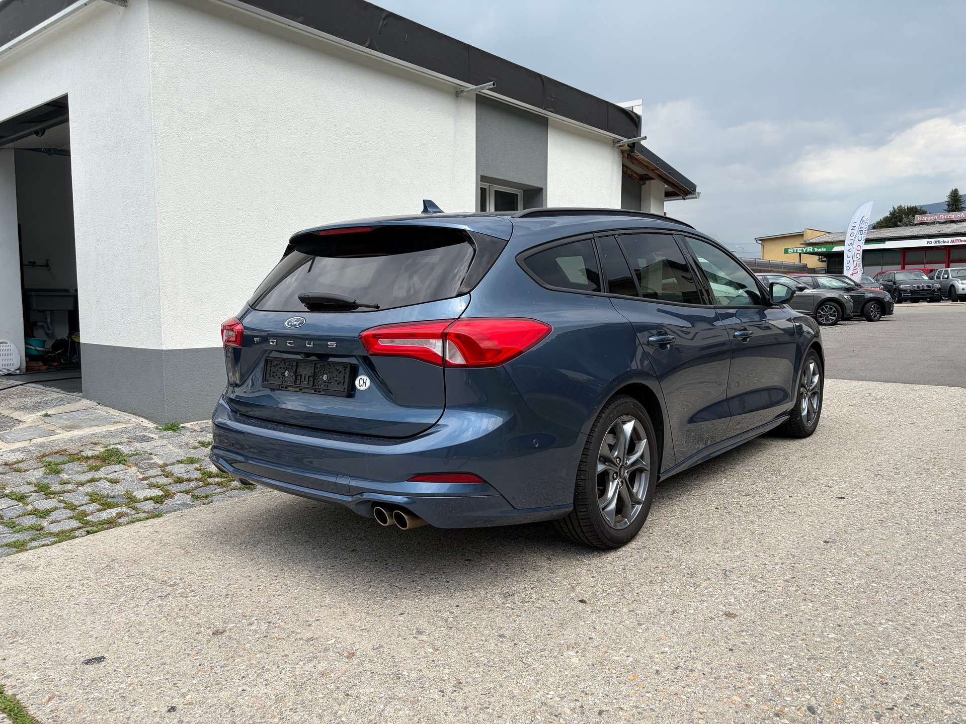 FORD Focus 1.0 SCTi ST Line X Automatic-image-3