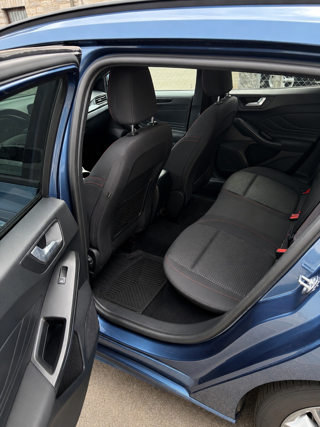FORD Focus 1.0 SCTi ST Line X Automatic-image-8