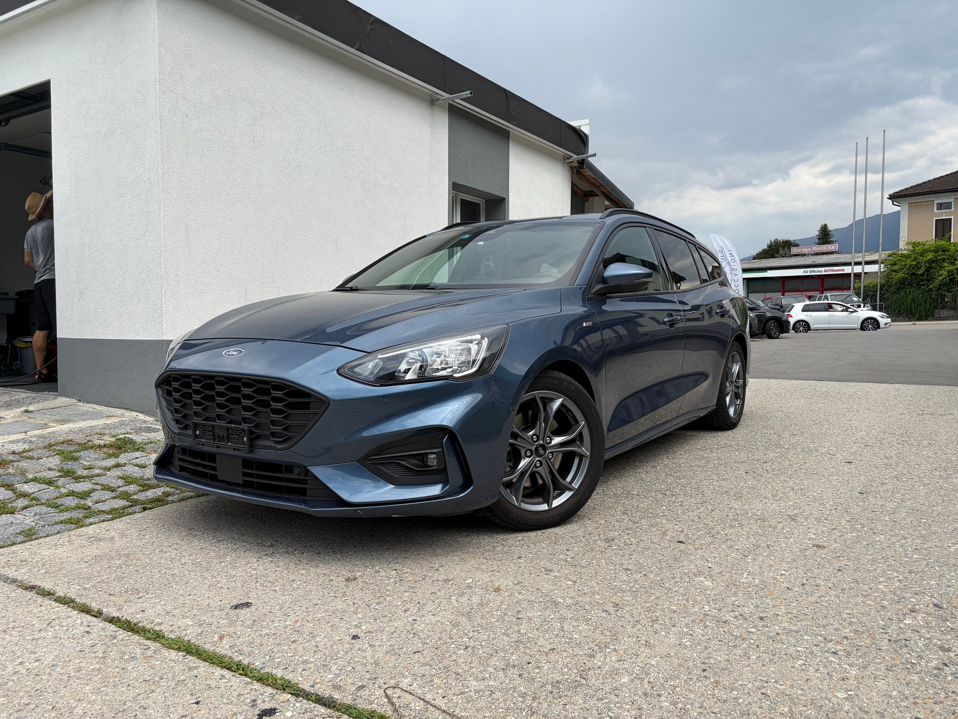 FORD Focus 1.0 SCTi ST Line X Automatic-image-2