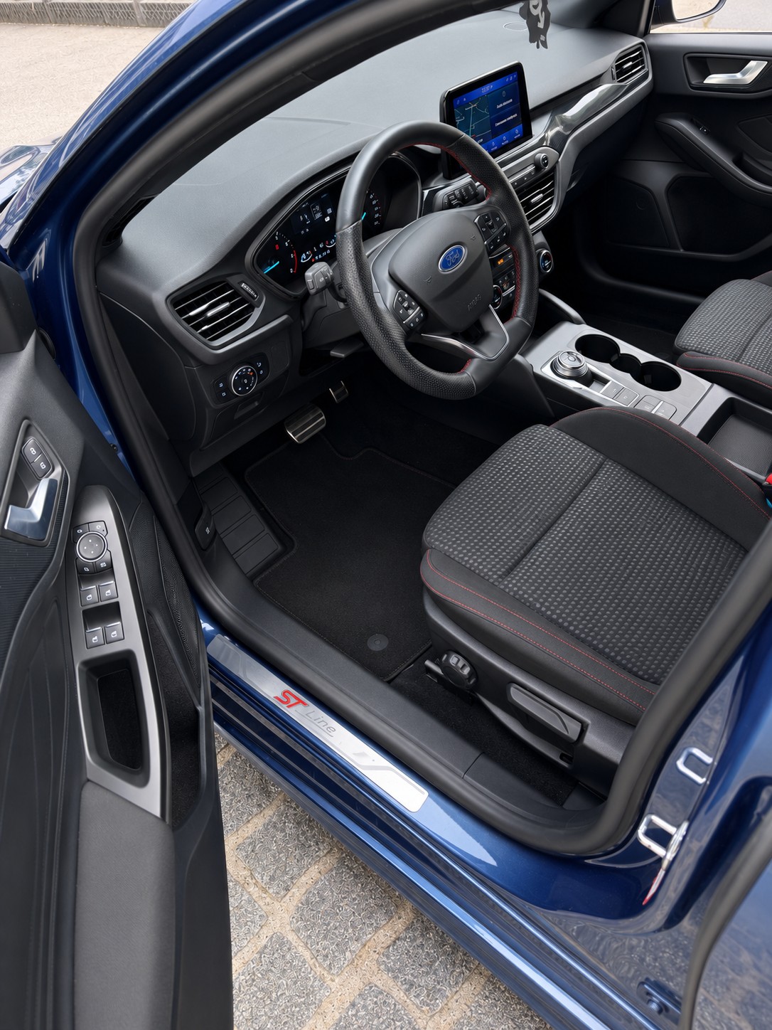 FORD Focus 1.0 SCTi ST Line X Automatic-image-9