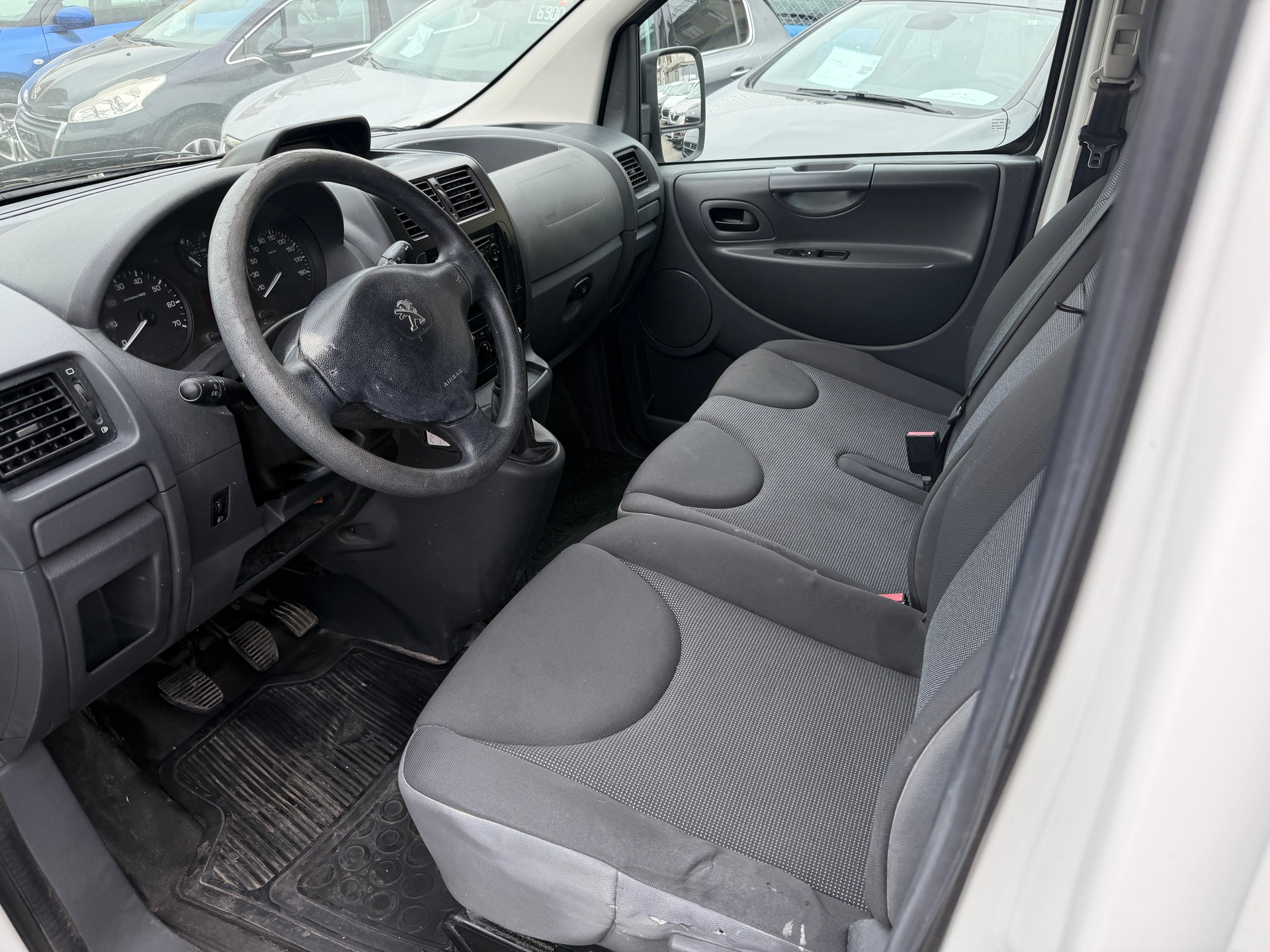 PEUGEOT Expert 1.6 HDi 227 L1H1-image-10