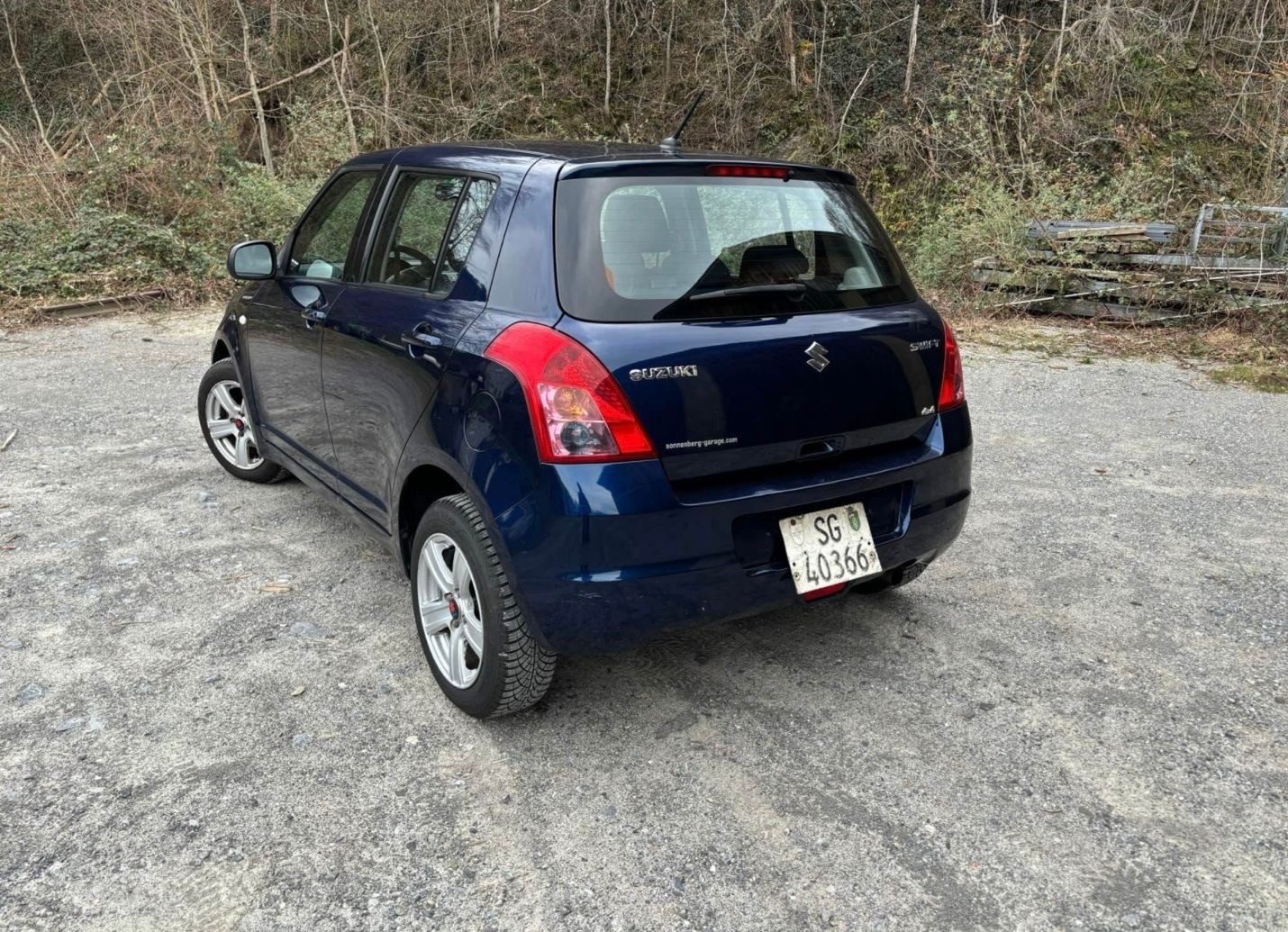 SUZUKI SUZUKI Swift 1.3i 16V GL Top 4x4-image-1