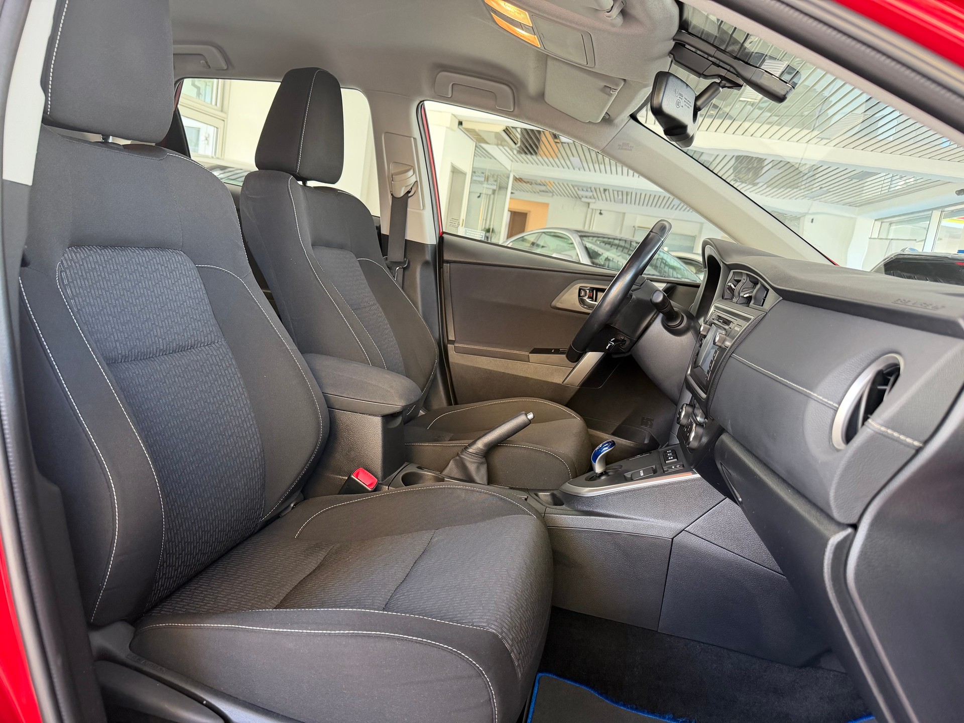 TOYOTA Auris 1.8 16V HSD Linea Sol-image-17