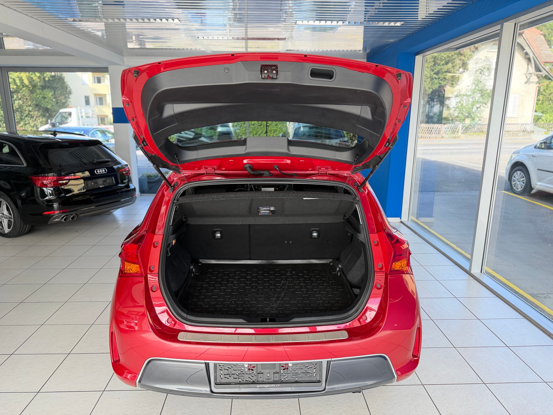 TOYOTA Auris 1.8 16V HSD Linea Sol-image-8