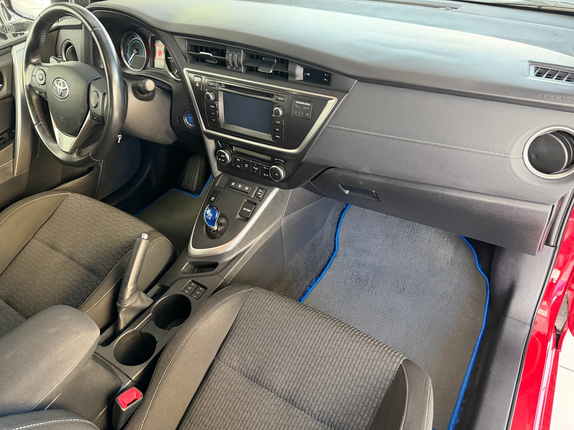 TOYOTA Auris 1.8 16V HSD Linea Sol-image-15