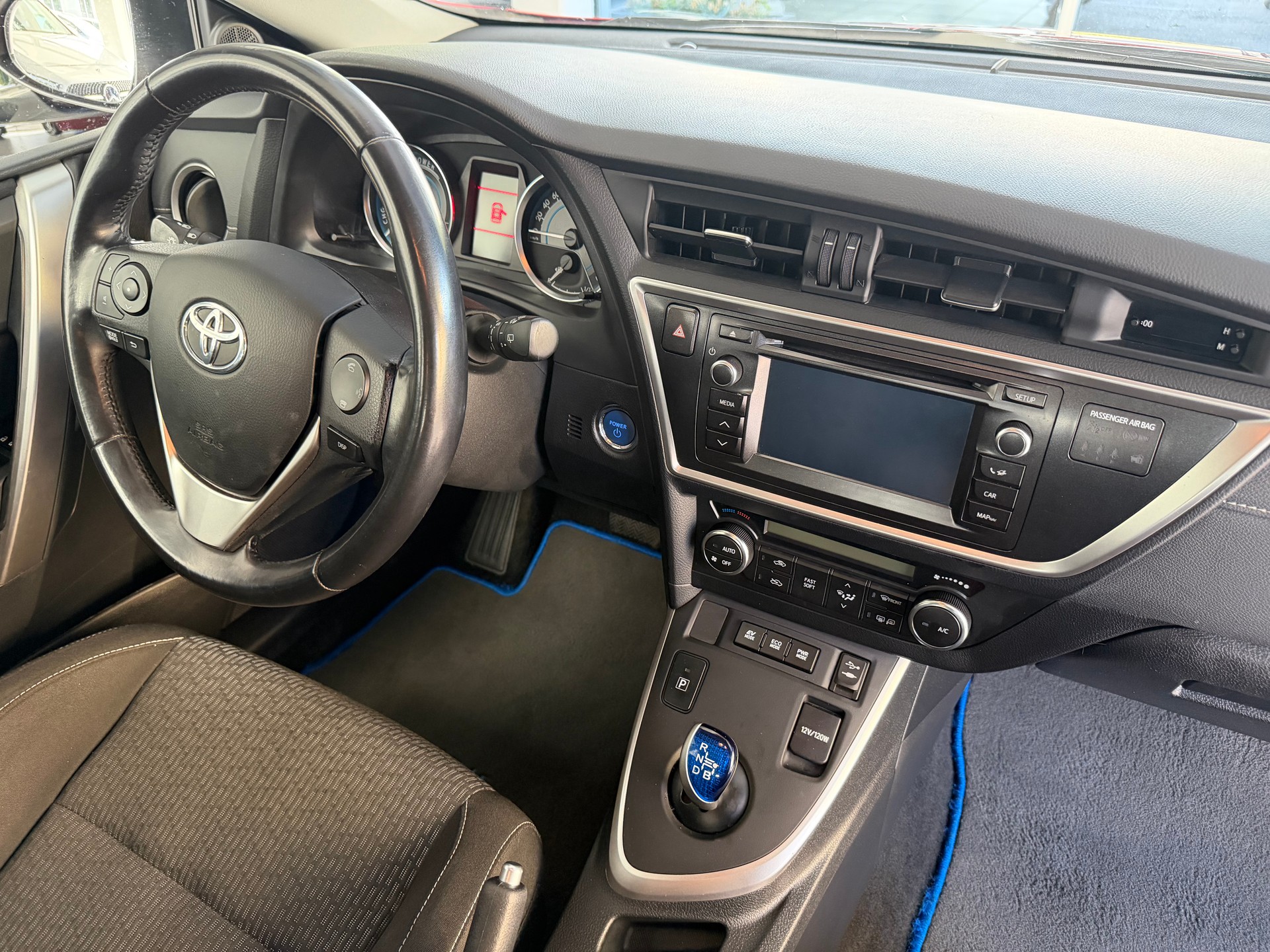 TOYOTA Auris 1.8 16V HSD Linea Sol-image-16