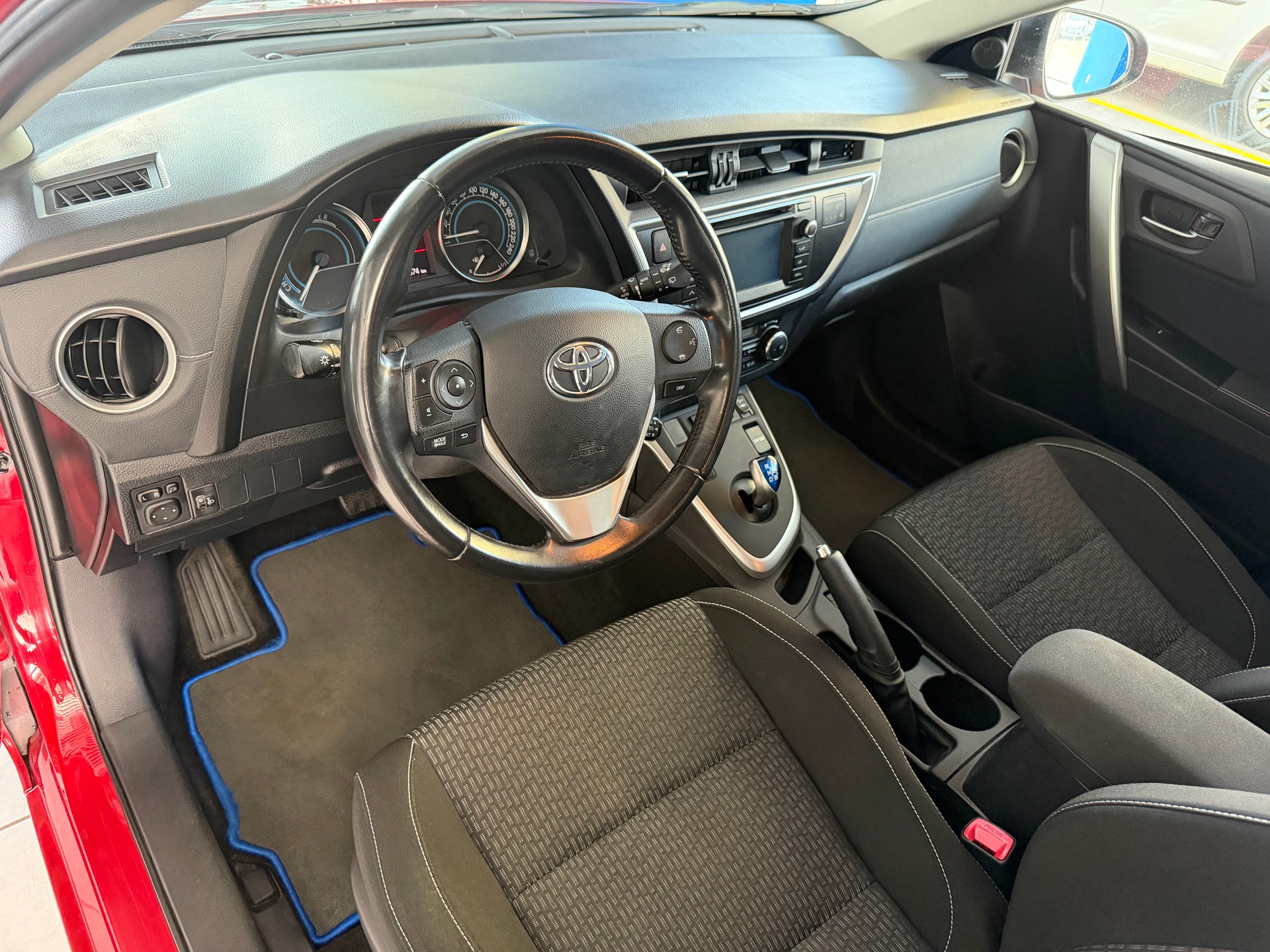 TOYOTA Auris 1.8 16V HSD Linea Sol-image-13