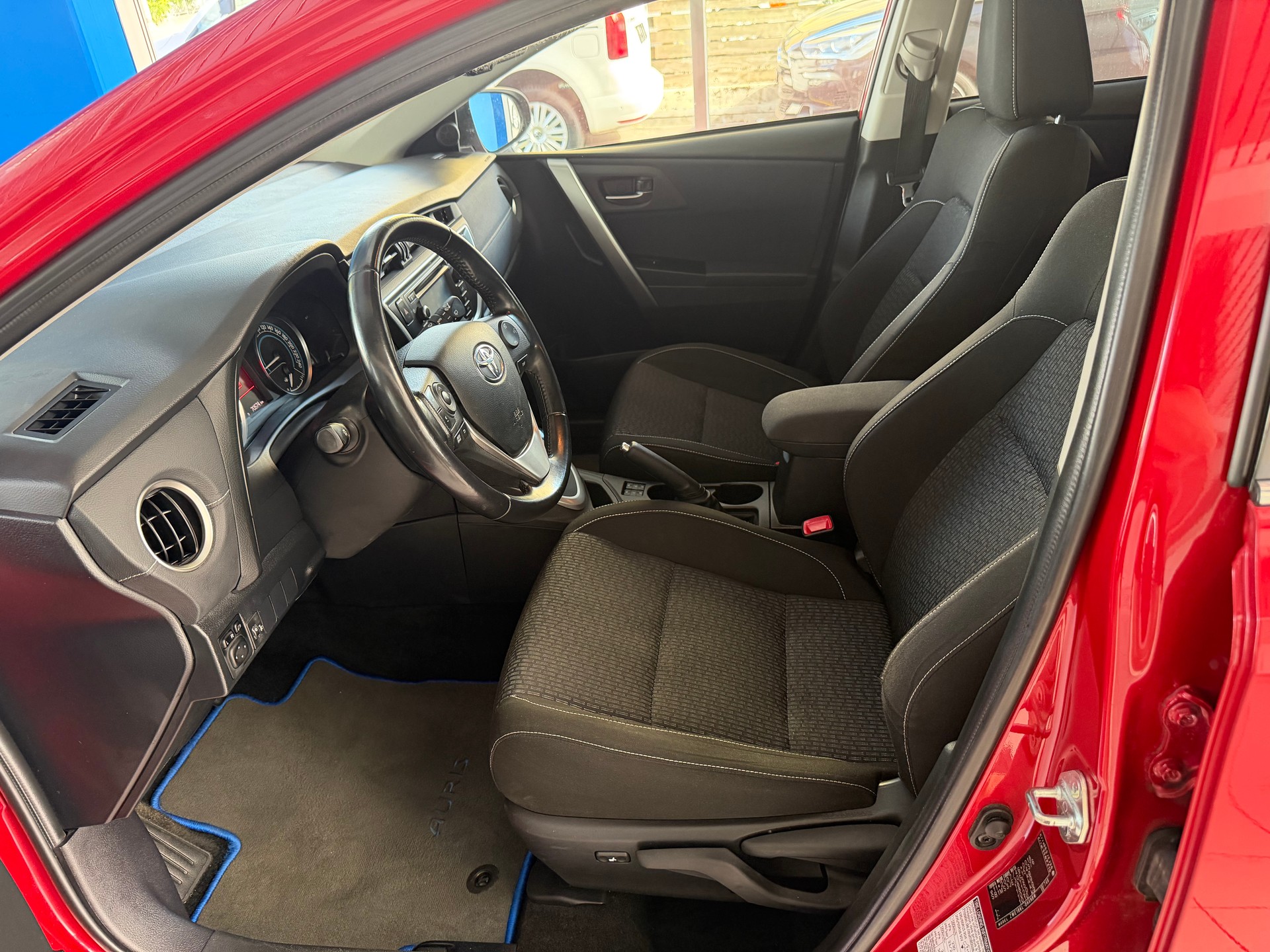 TOYOTA Auris 1.8 16V HSD Linea Sol-image-12