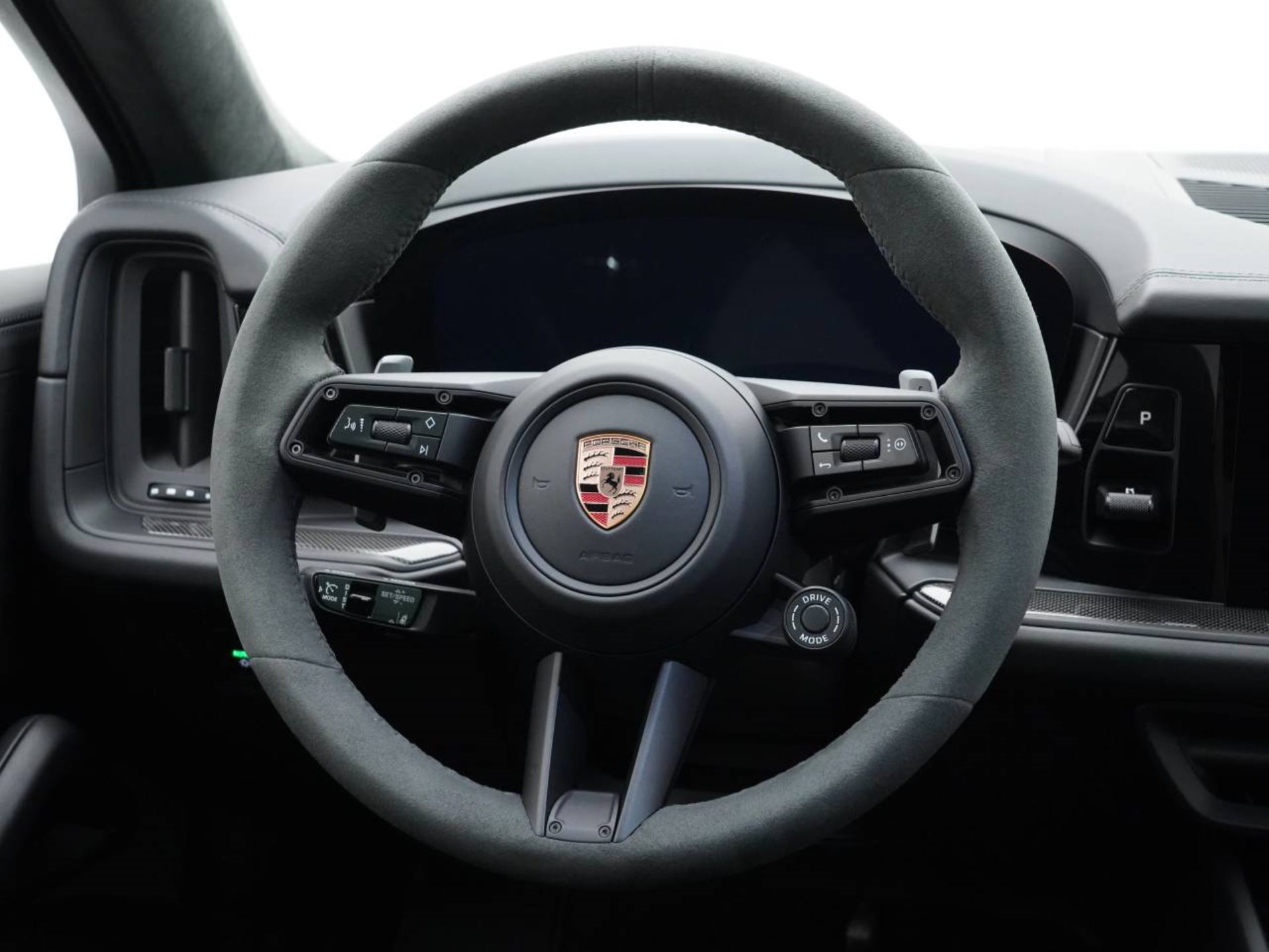 PORSCHE Cayenne GTS Coupé-image-15
