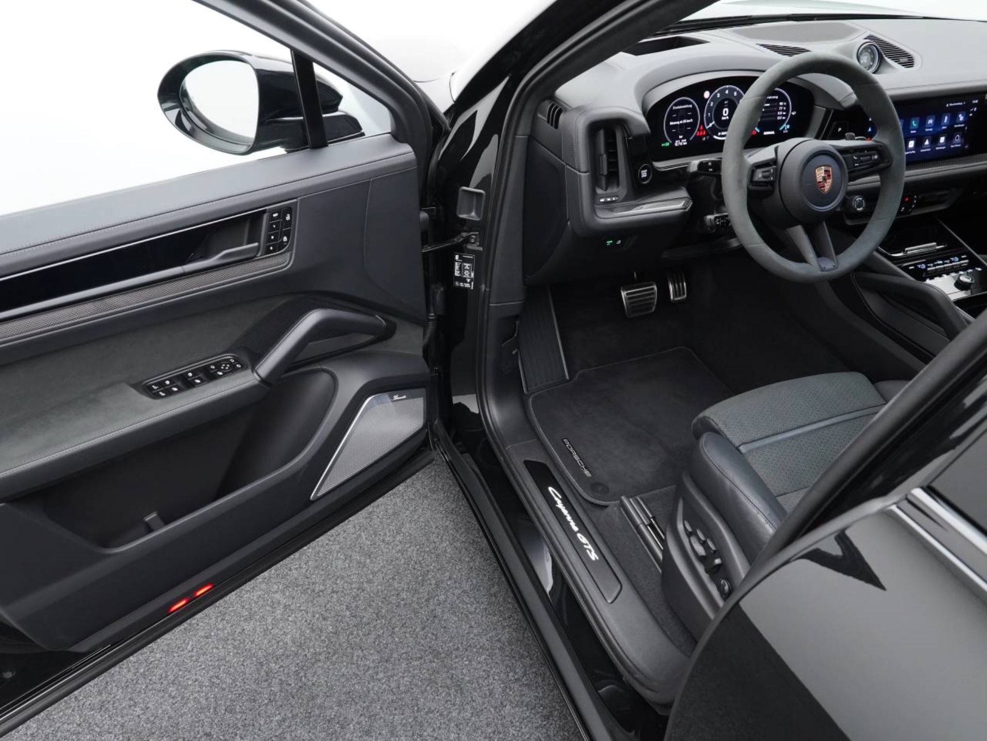 PORSCHE Cayenne GTS Coupé-showroom-element-3