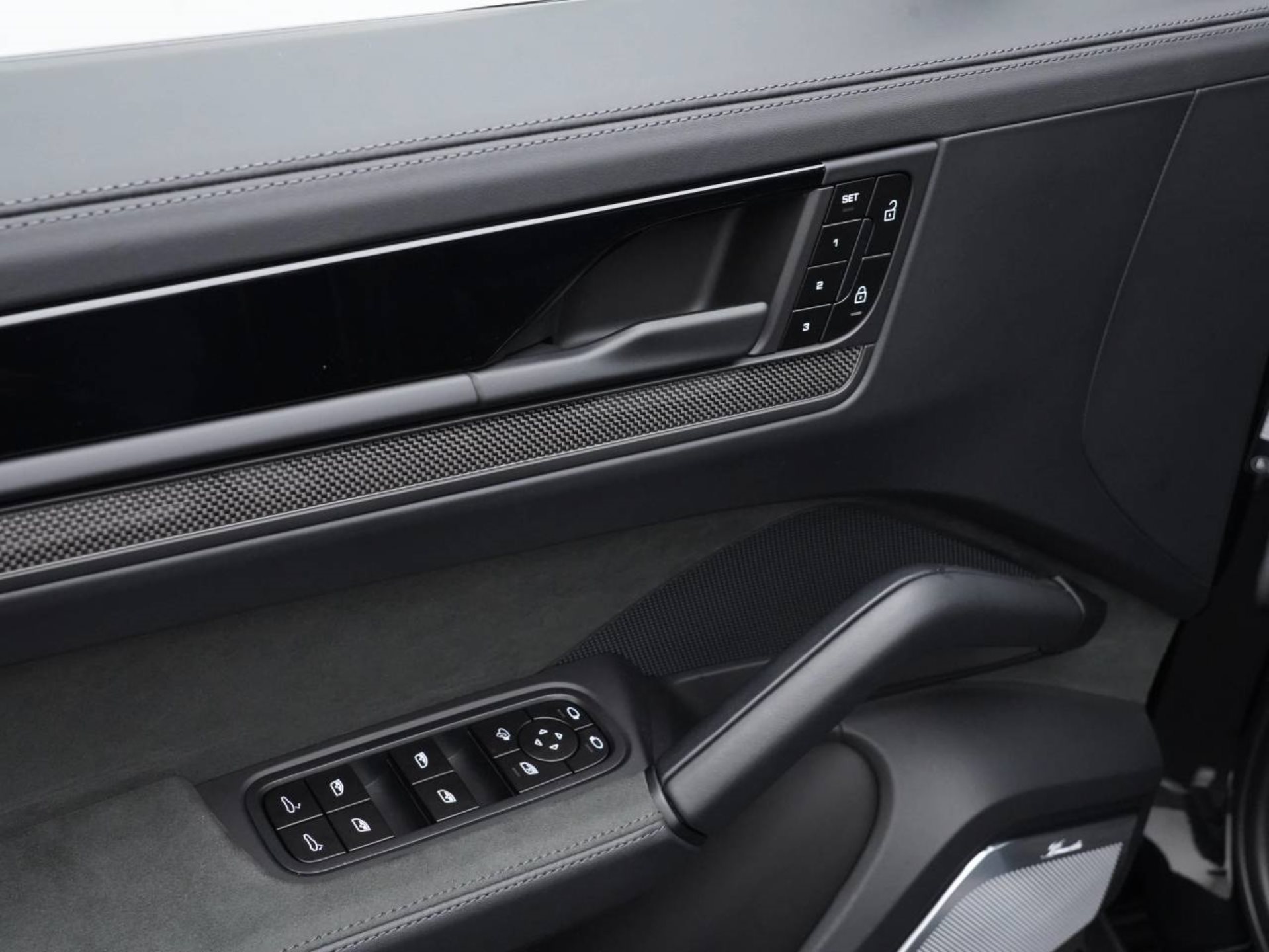 PORSCHE Cayenne GTS Coupé-image-20