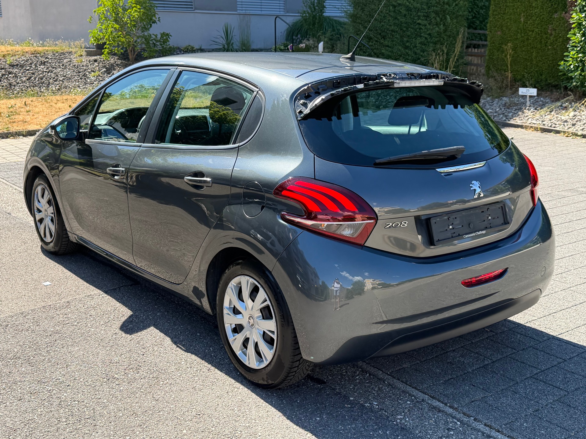 PEUGEOT 208 1.2 e-VTI Style EGS5-image-2