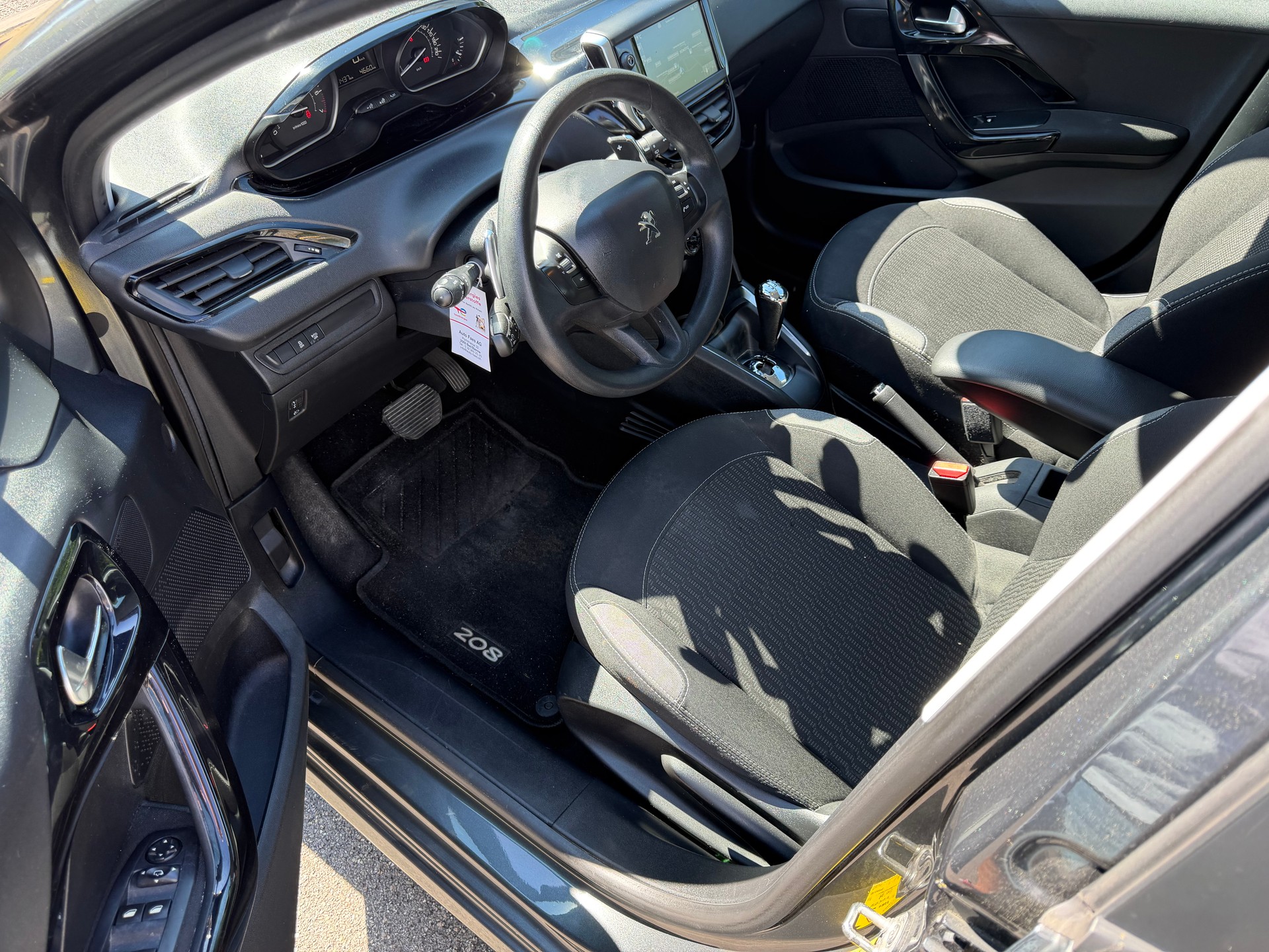 PEUGEOT 208 1.2 e-VTI Style EGS5-image-8