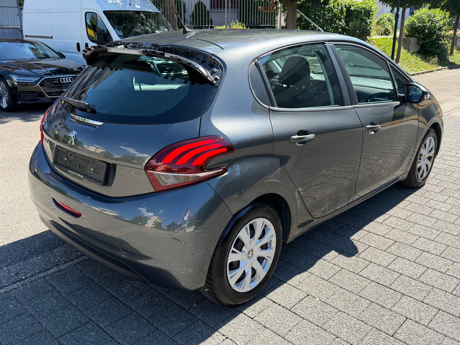 PEUGEOT 208 1.2 e-VTI Style EGS5-image-7