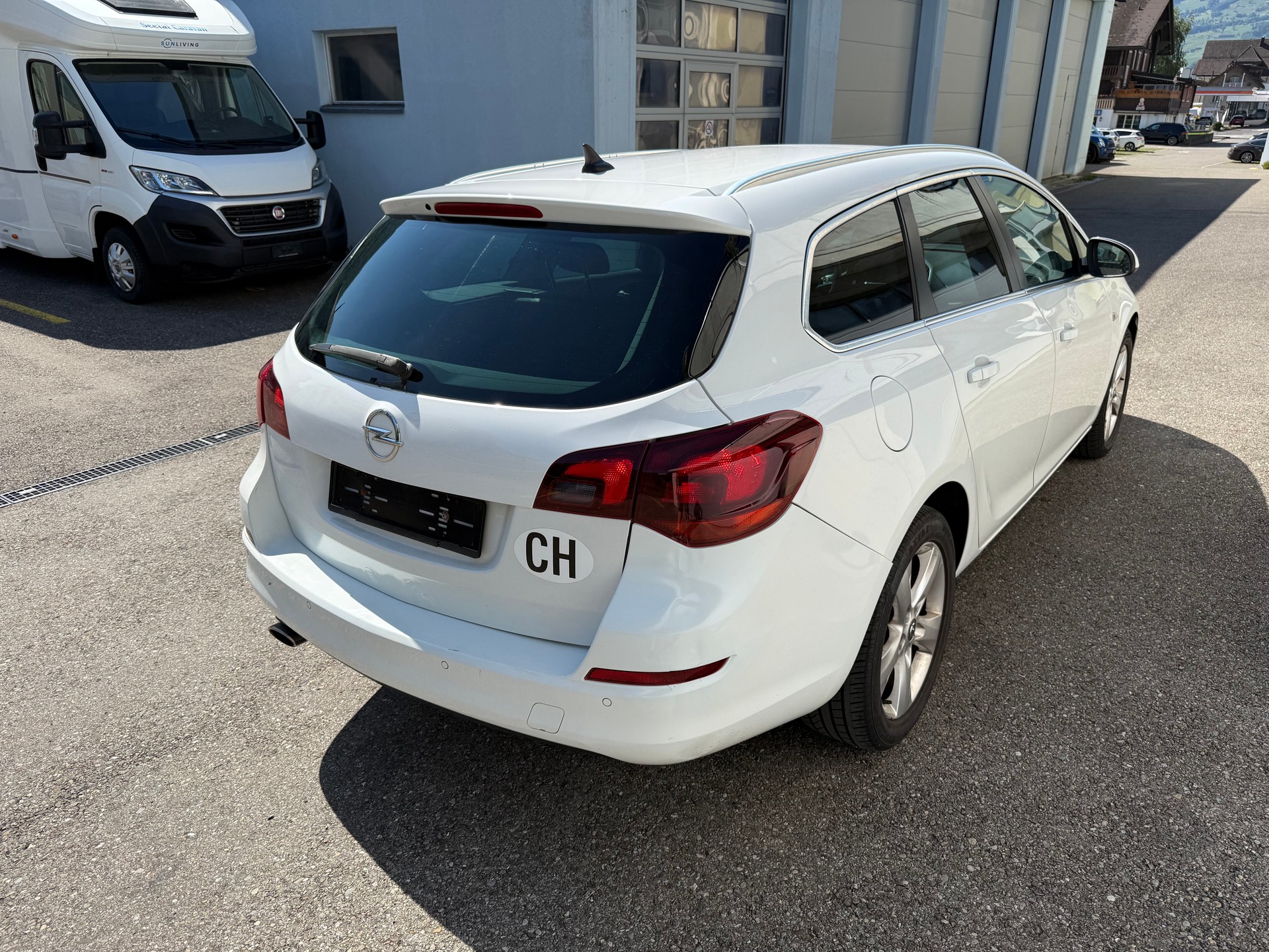 OPEL Astra SportsTourer 1.6i 16V Turbo Enjoy-image-3