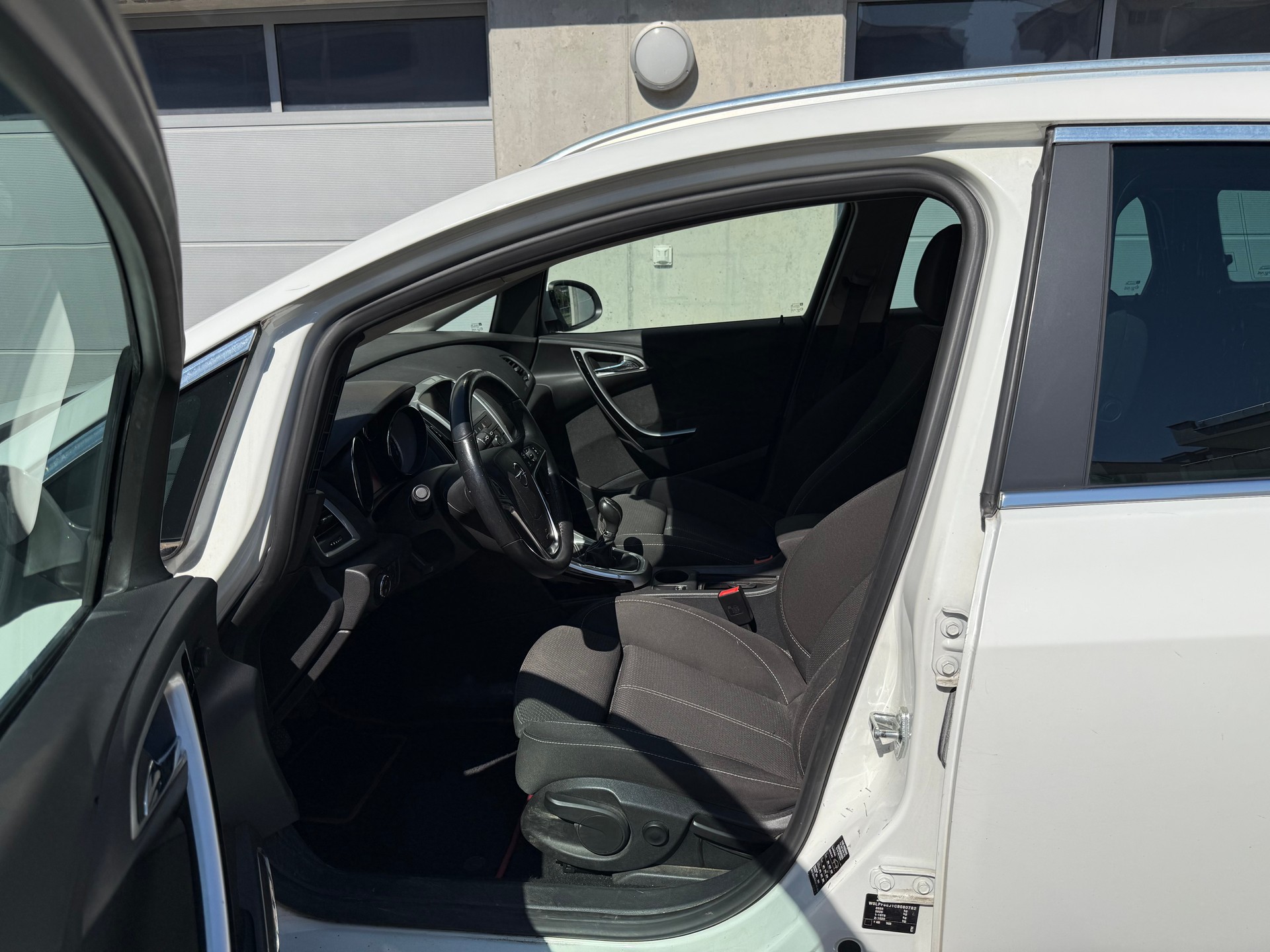 OPEL Astra SportsTourer 1.6i 16V Turbo Enjoy-image-9