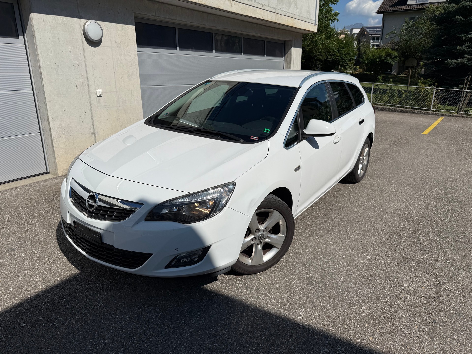 OPEL Astra SportsTourer 1.6i 16V Turbo Enjoy-image-0