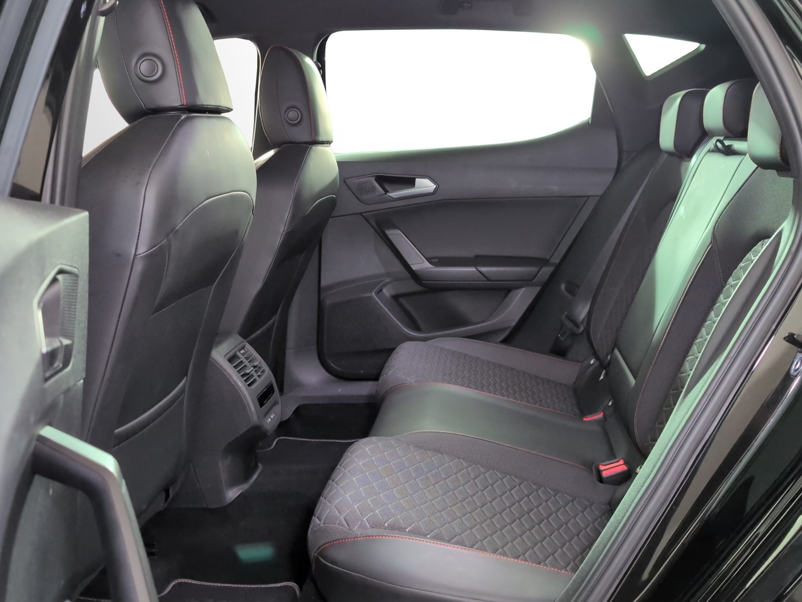 SEAT Leon 1.5 eTSI mHEV DSG Hola FR-image-7