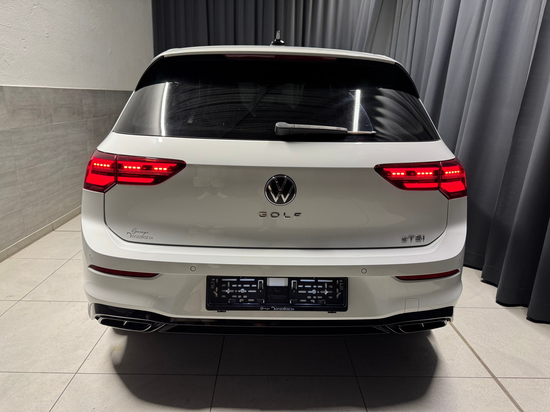 VW Golf 1.5 eTSI mHEV ACT R-Line 75 Edition DSG (15)-image-5