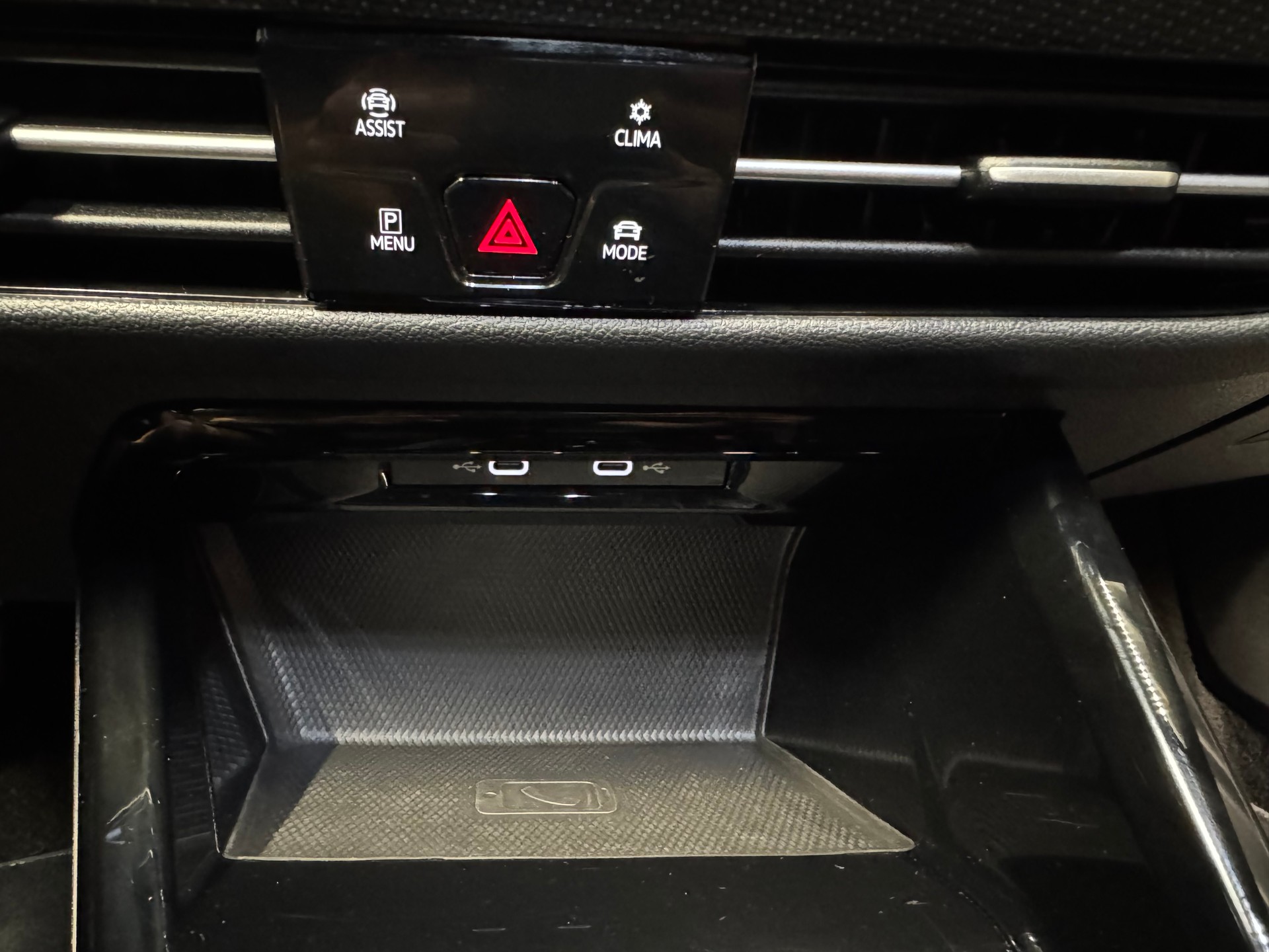 VW Golf 1.5 eTSI mHEV ACT R-Line 75 Edition DSG (15)-image-20