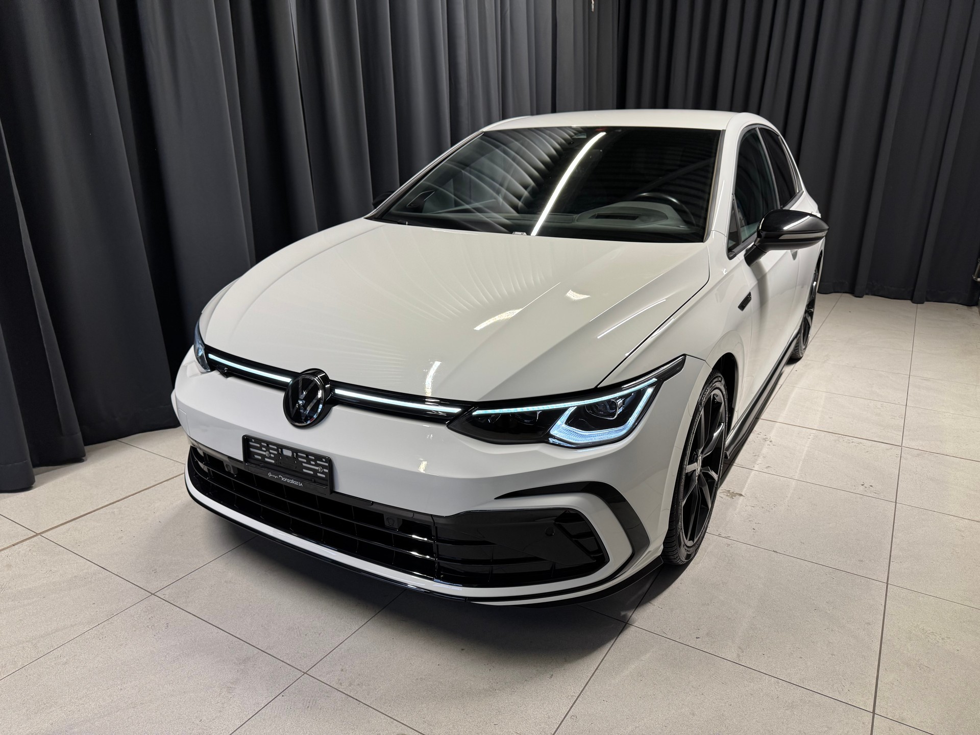 VW Golf 1.5 eTSI mHEV ACT R-Line 75 Edition DSG (15)-image-2