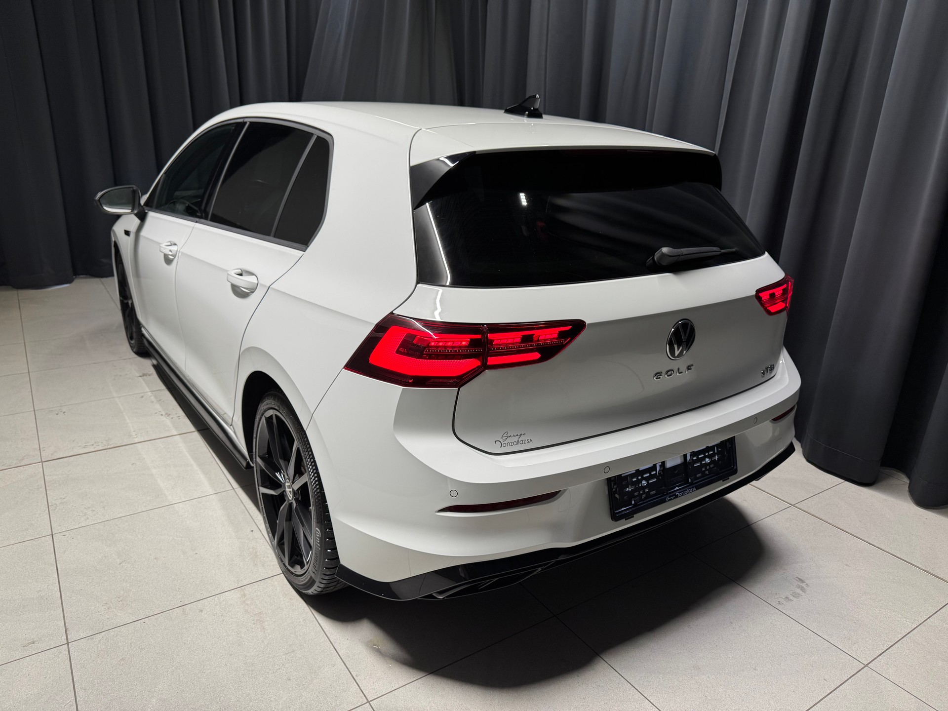 VW Golf 1.5 eTSI mHEV ACT R-Line 75 Edition DSG (15)-image-4