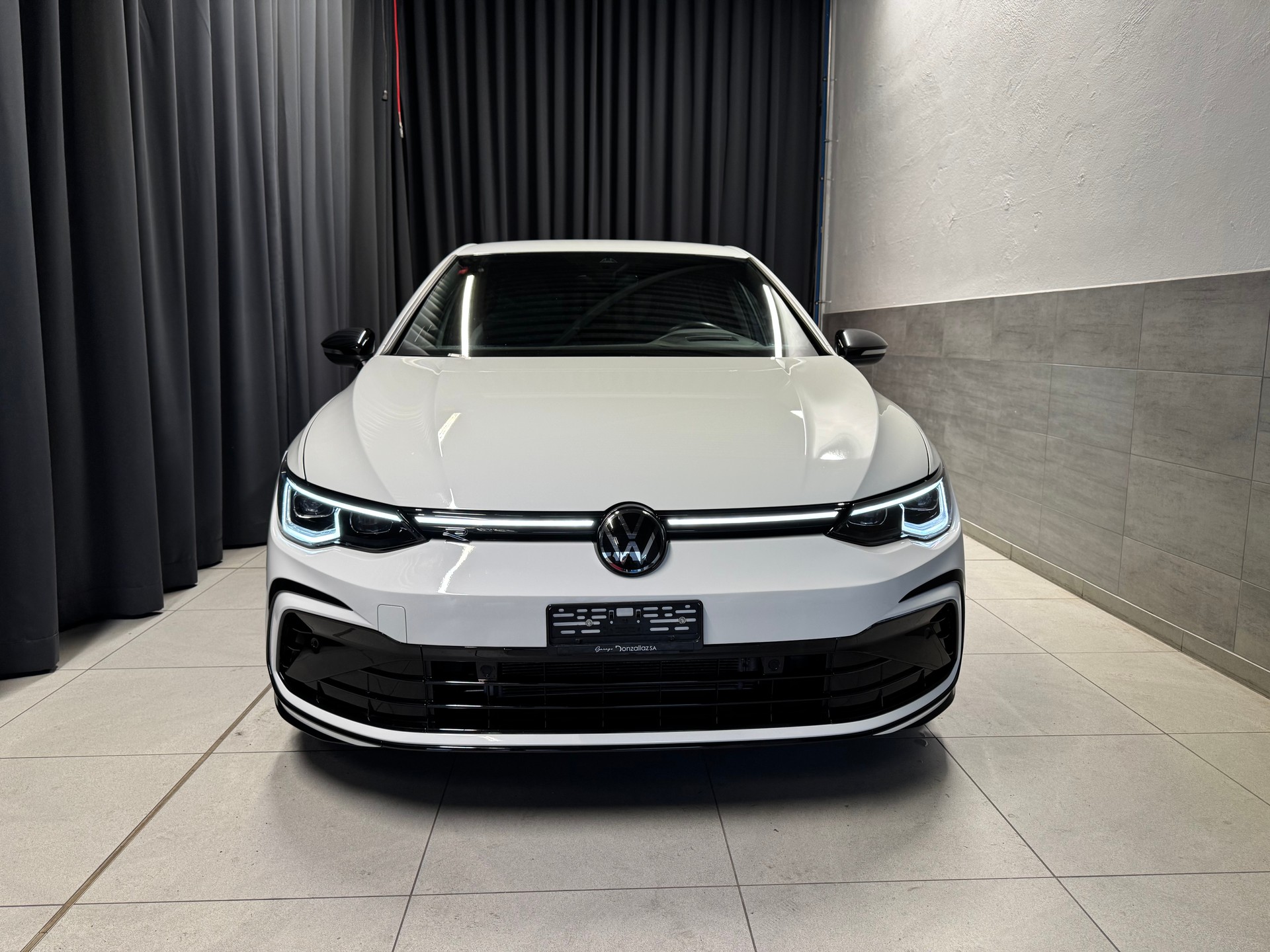 VW Golf 1.5 eTSI mHEV ACT R-Line 75 Edition DSG (15)-image-1