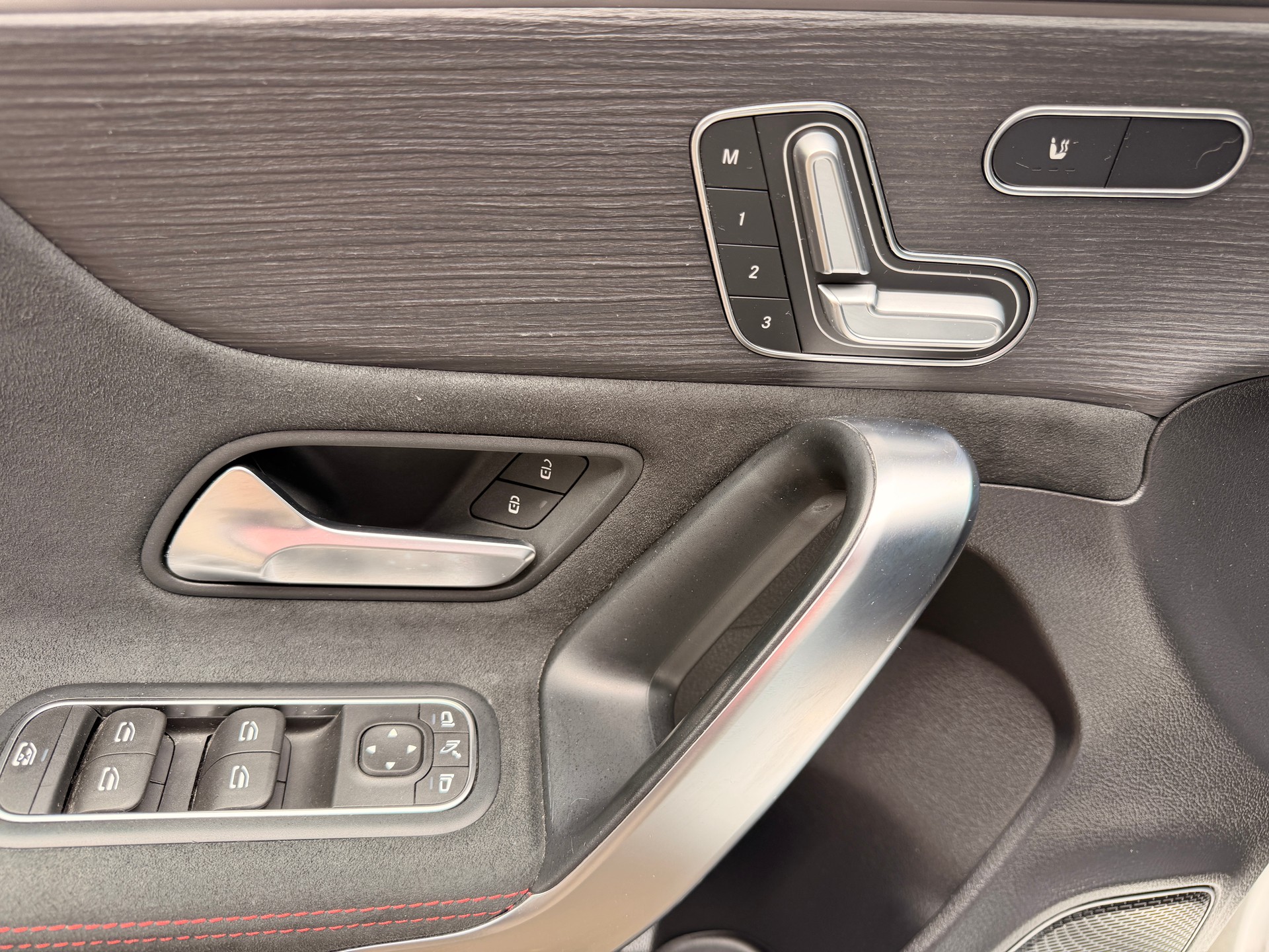 MERCEDES-BENZ A 250 4Matic AMG Line 4Matic 7G-DCT-image-9