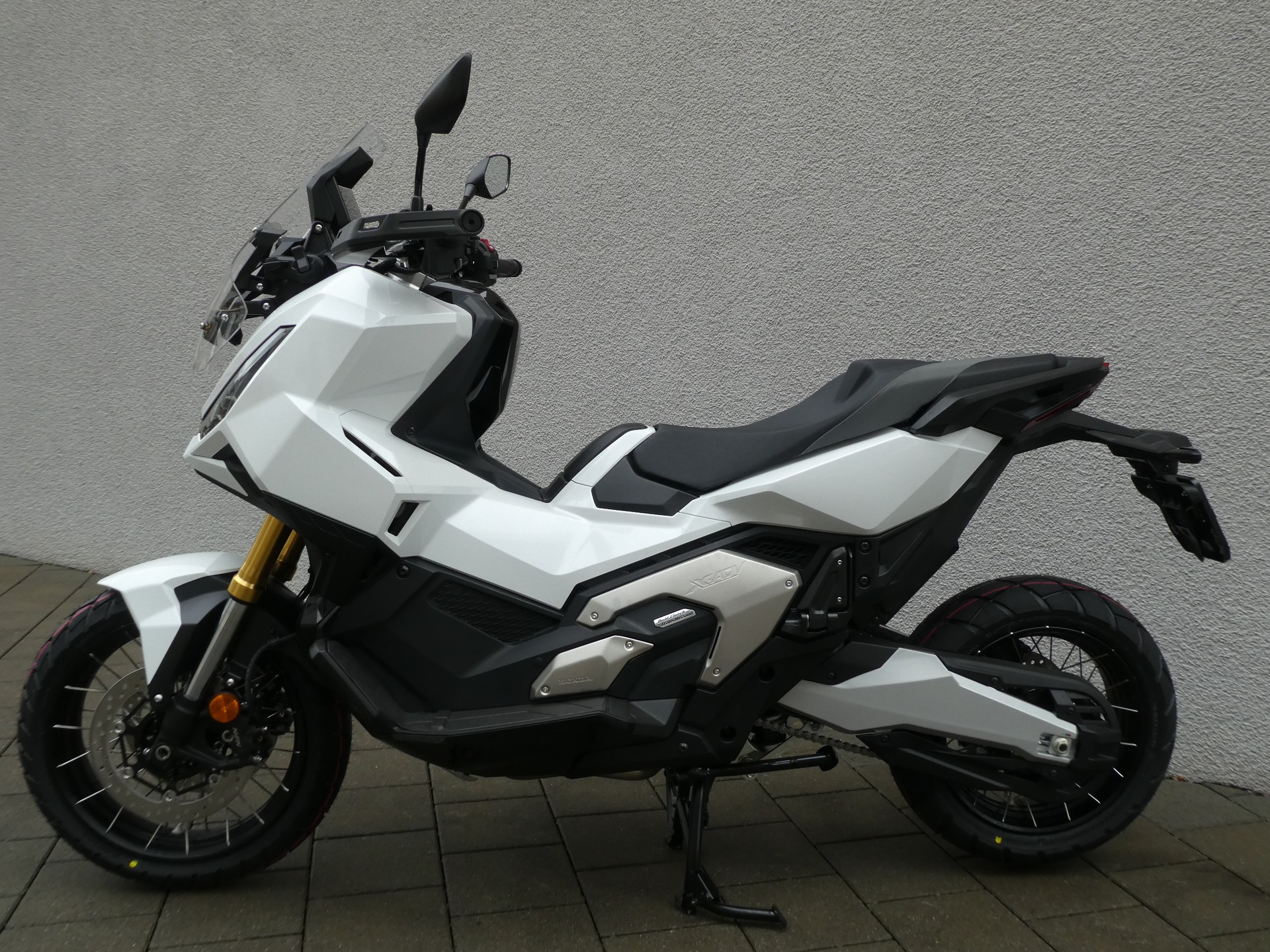 HONDA X-ADV 750-image-6