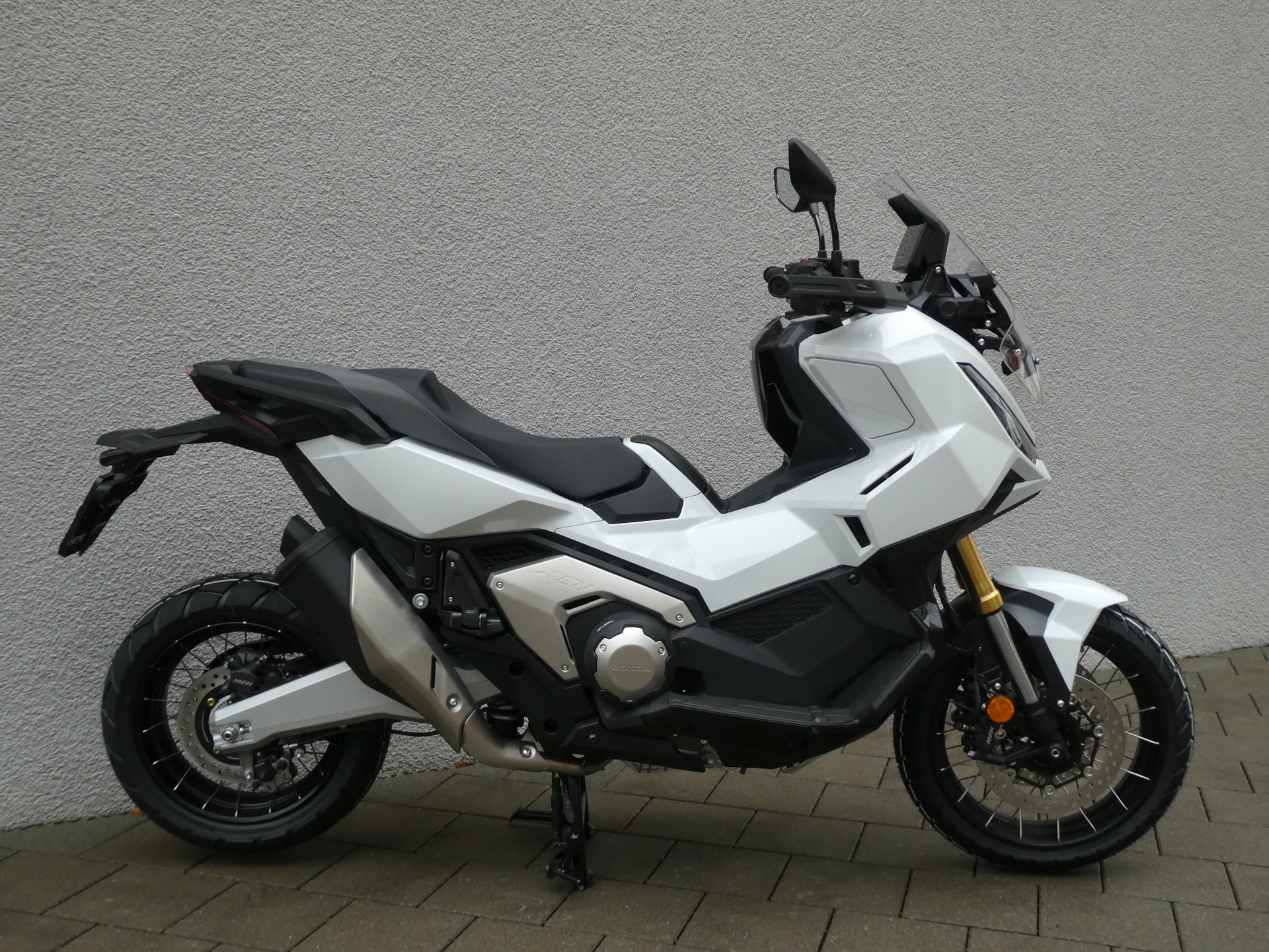 HONDA X-ADV 750-showroom-element-1