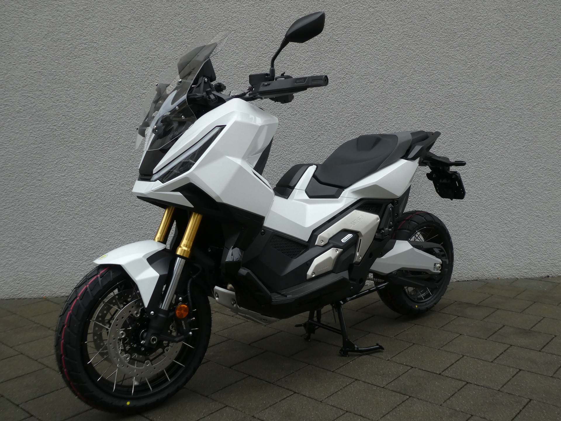 HONDA X-ADV 750-image-5