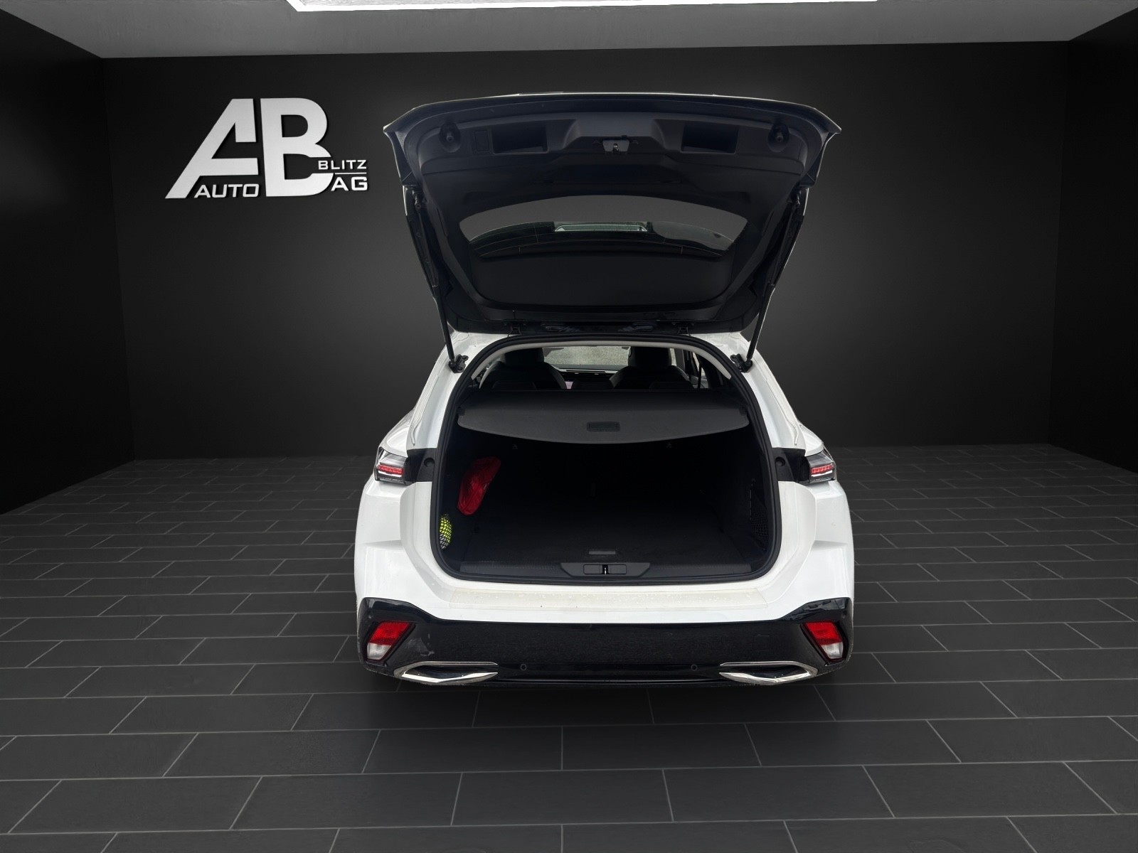 PEUGEOT 308 SW 1.5 BlueHDI Allure Pack EAT8-image-15