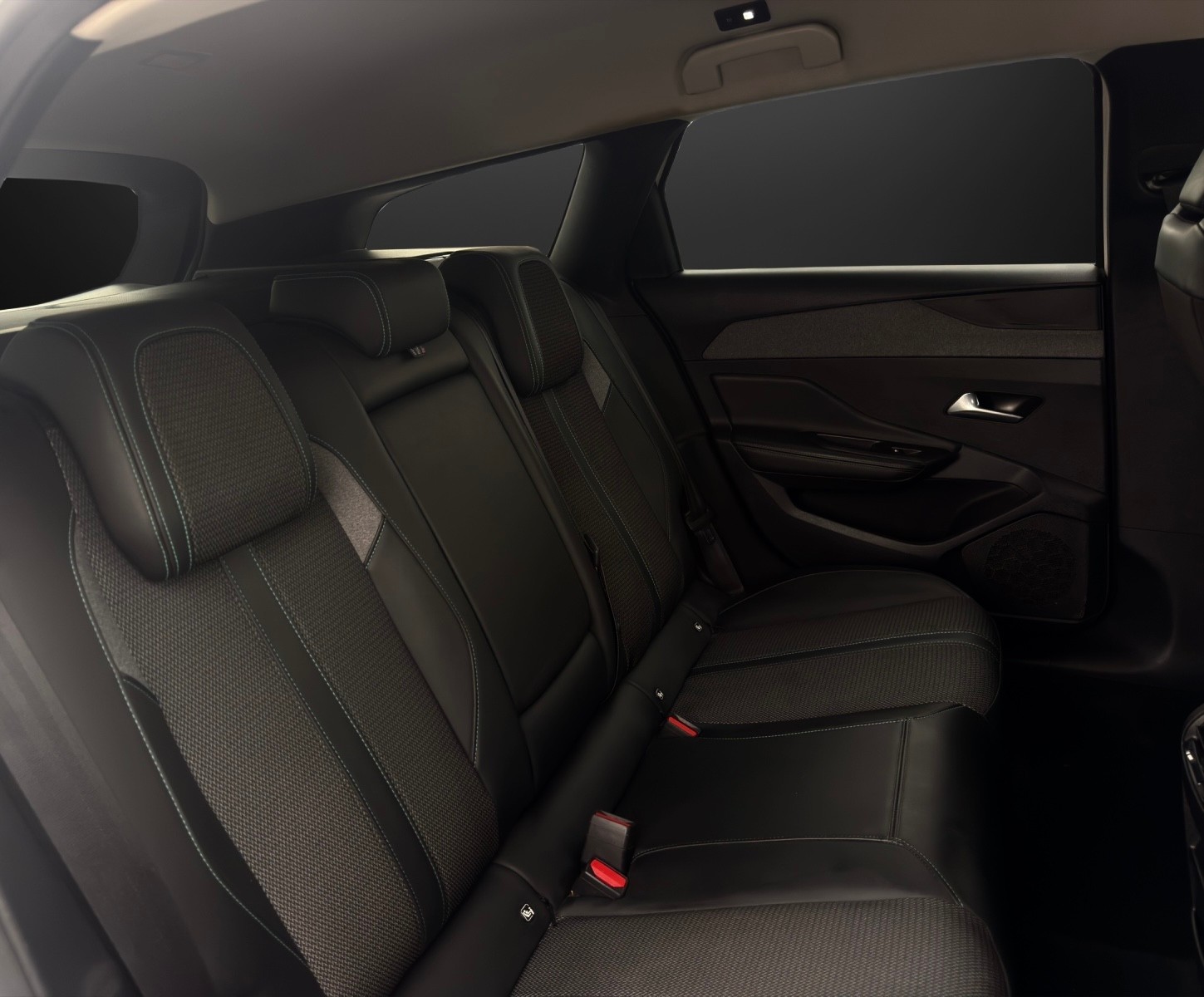 PEUGEOT 308 SW 1.5 BlueHDI Allure Pack EAT8-image-14
