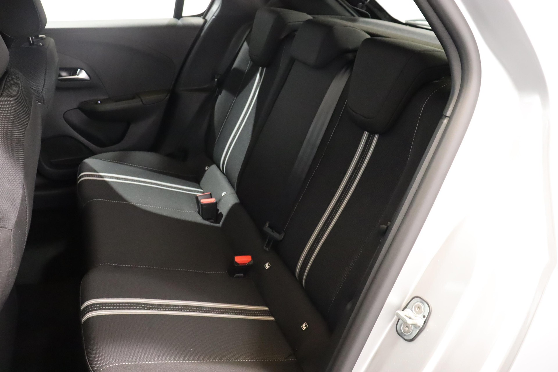 OPEL Corsa 1.2 T Hybrid Viva-image-4