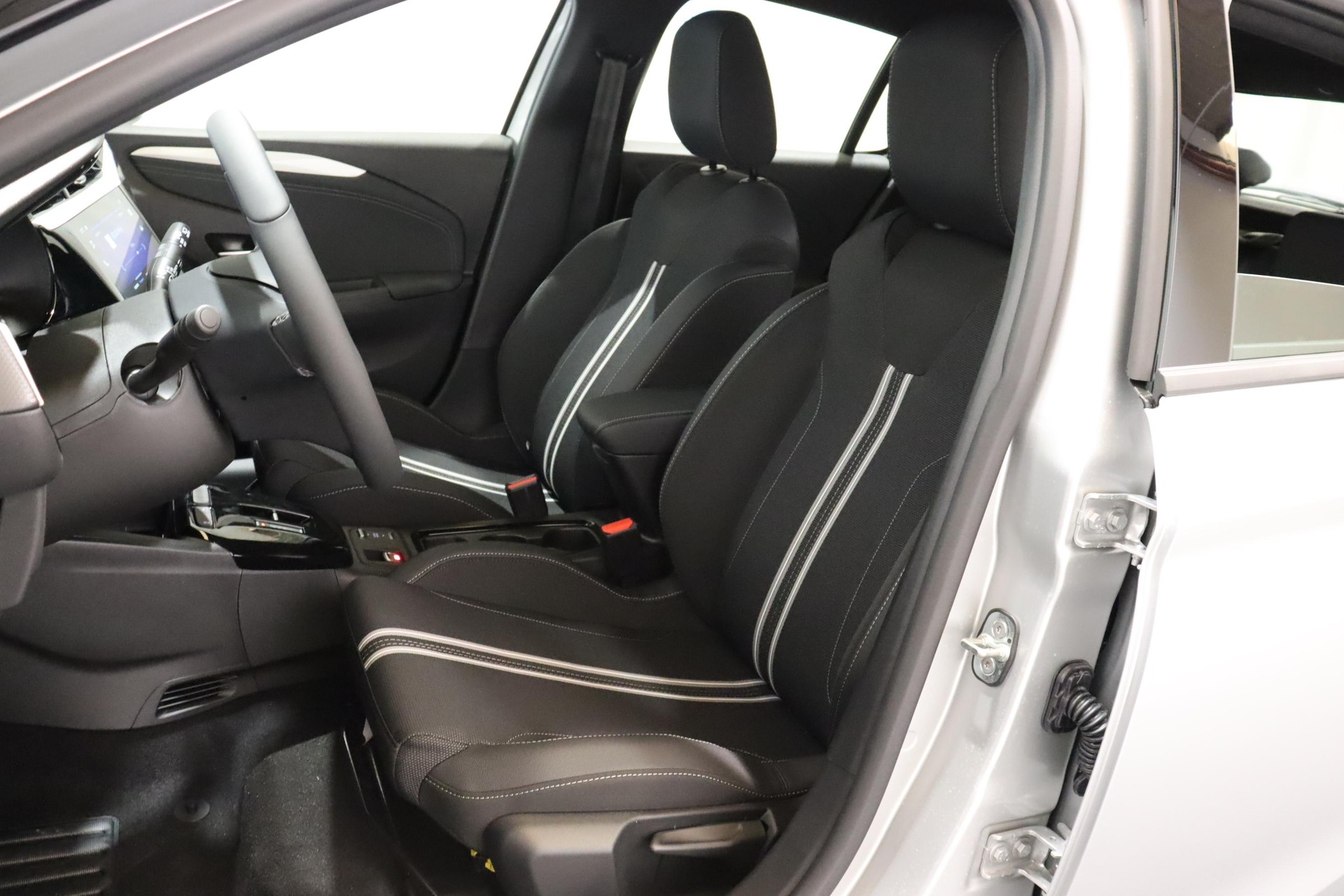 OPEL Corsa 1.2 T Hybrid Viva-image-3