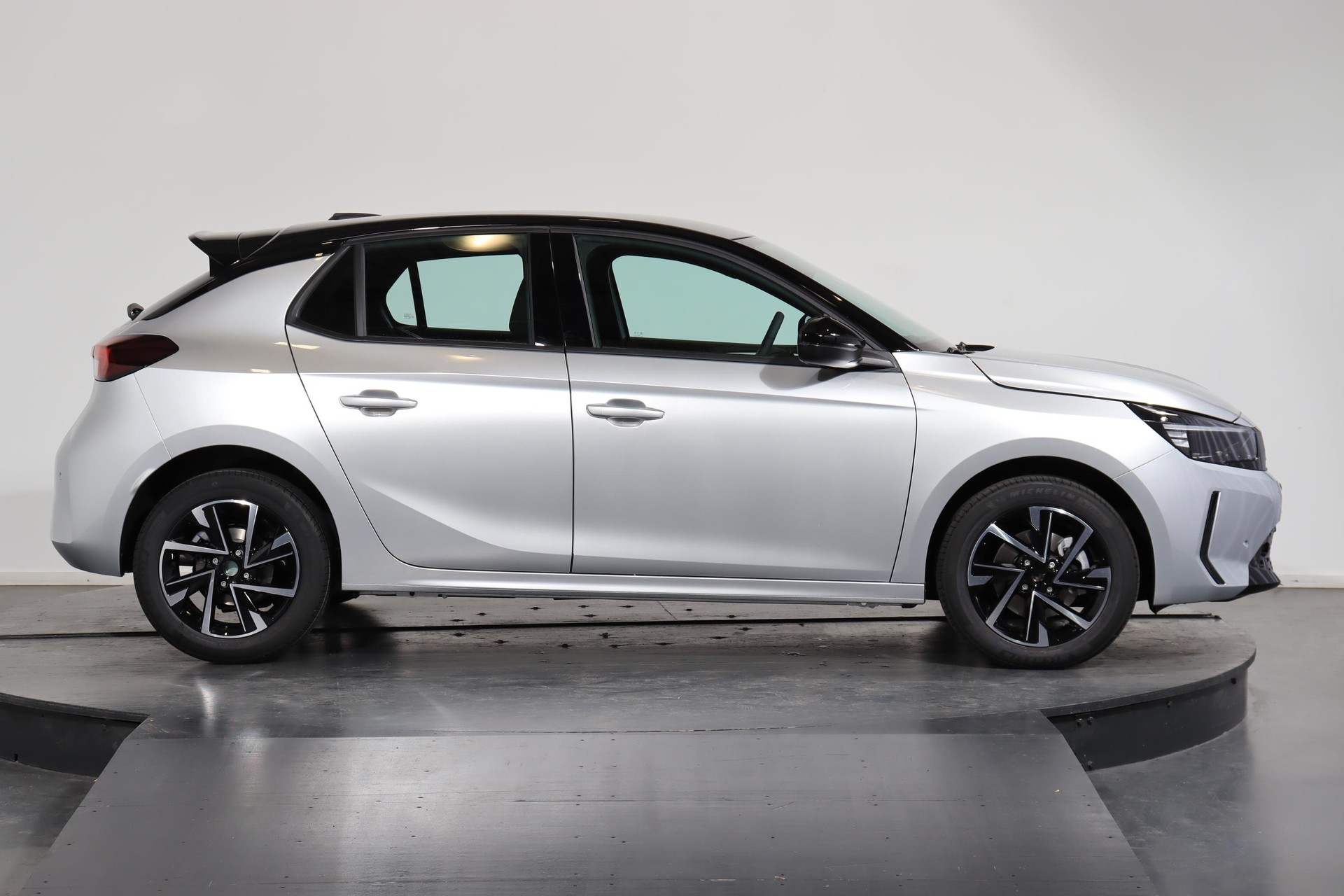 OPEL Corsa 1.2 T Hybrid Viva-image-1