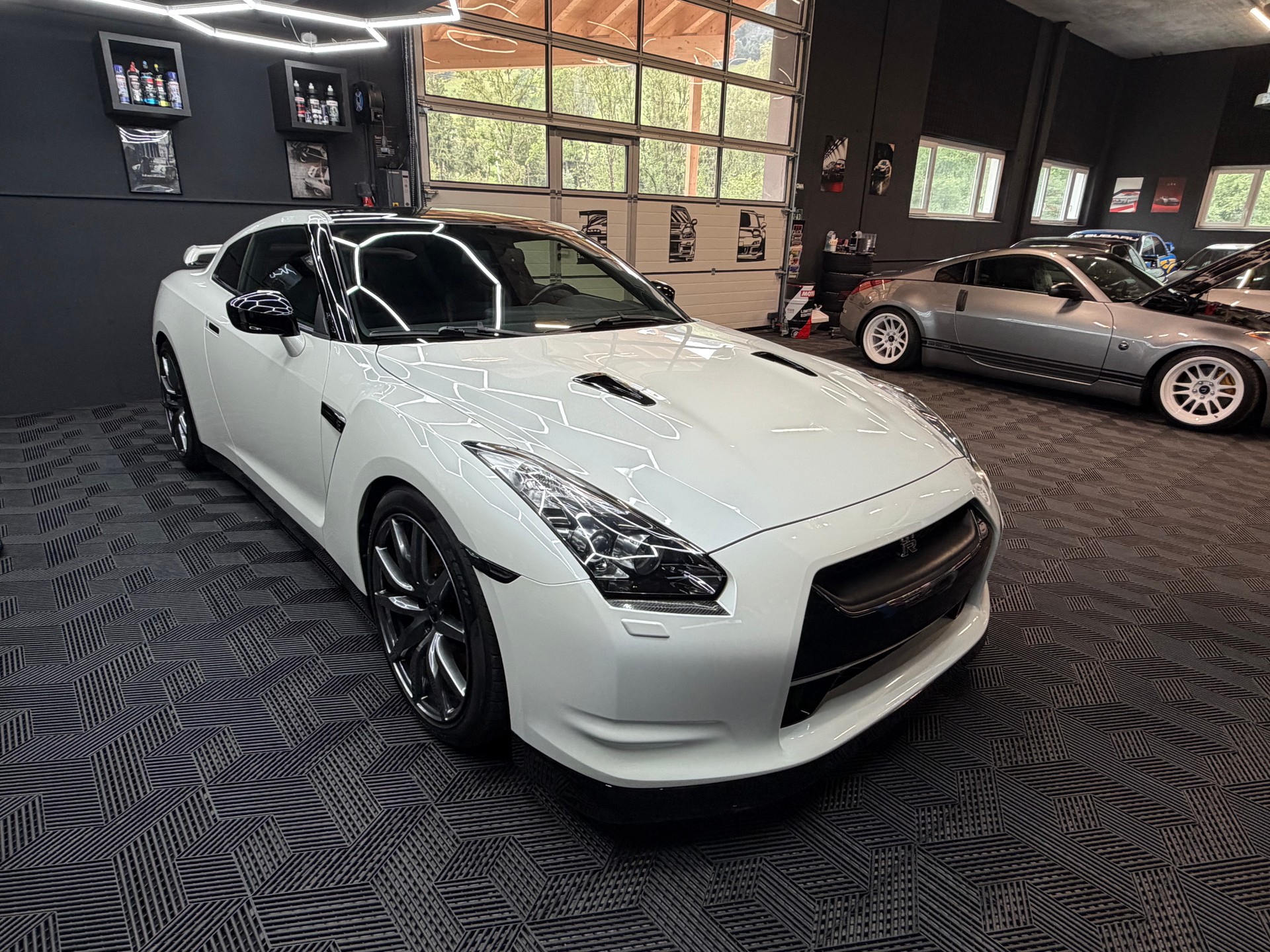 NISSAN GT-R 3.8 V6 Biturbo-showroom-element-2